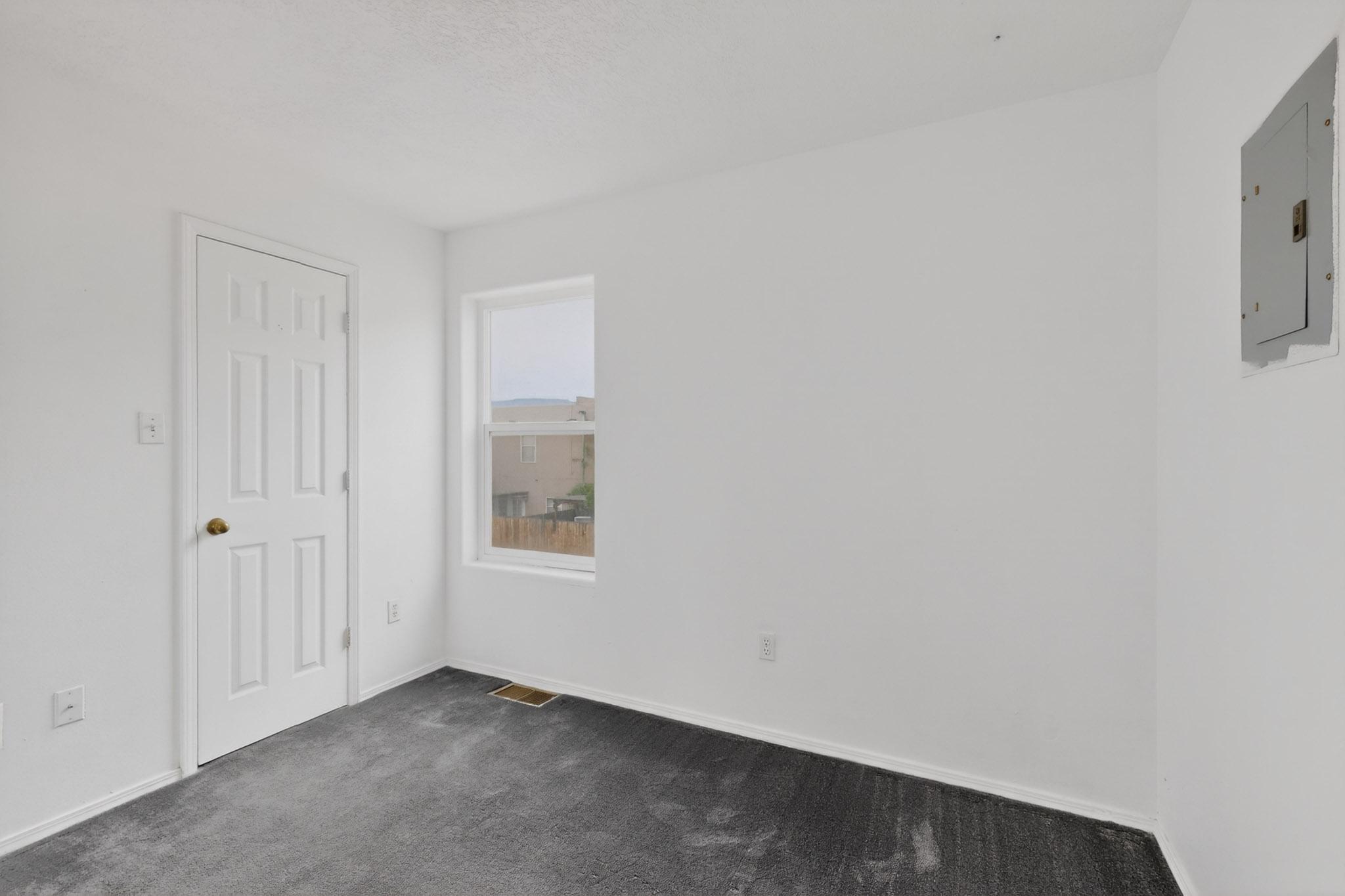 Photo 16 — 615 Menaul Boulevard NW UNIT J