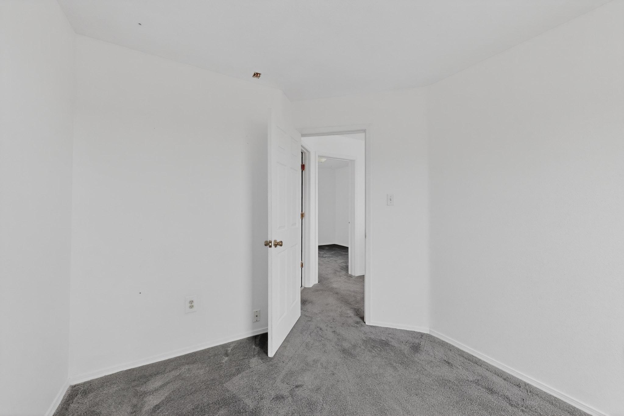 Photo 7 — 615 Menaul Boulevard NW UNIT J