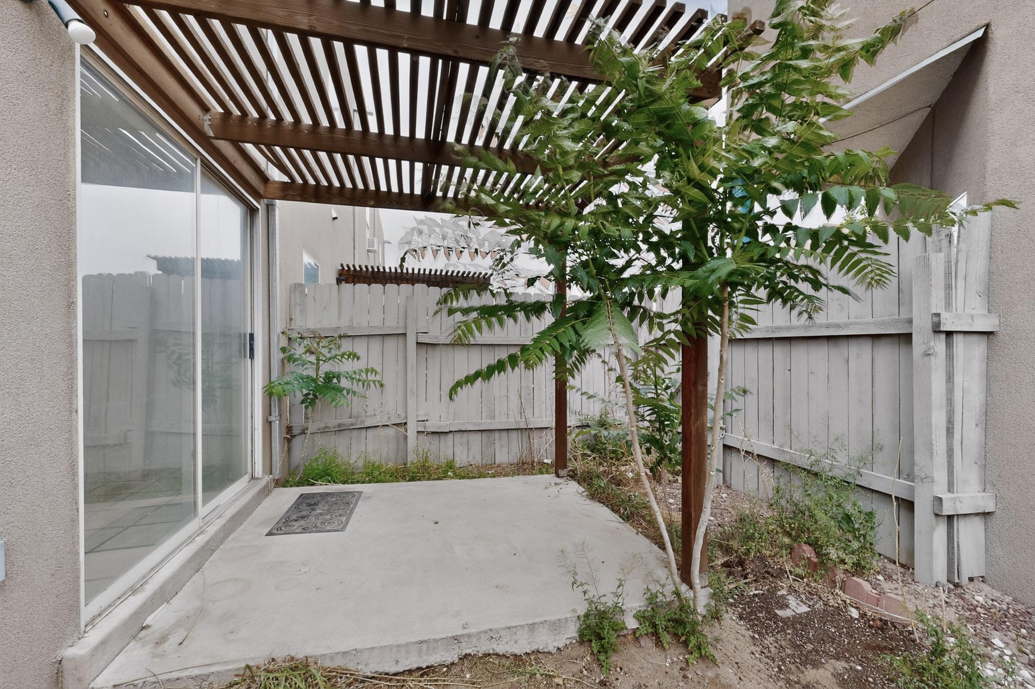 Photo 4 — 615 Menaul Boulevard NW UNIT J