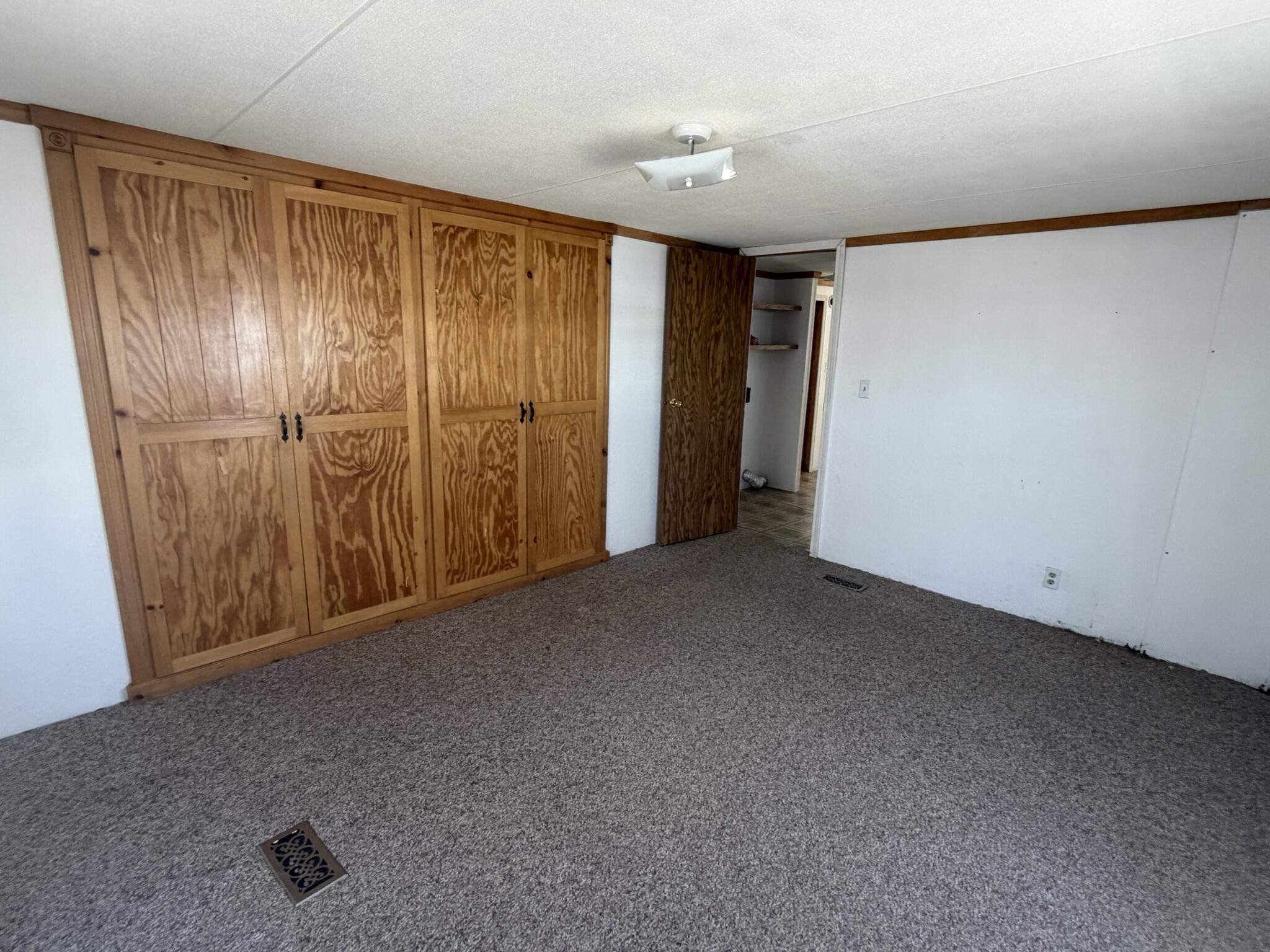 Photo 11 — 304 Walker Street