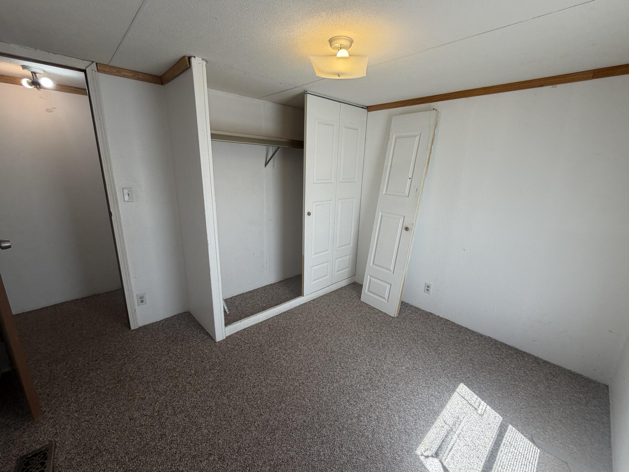 Photo 8 — 304 Walker Street
