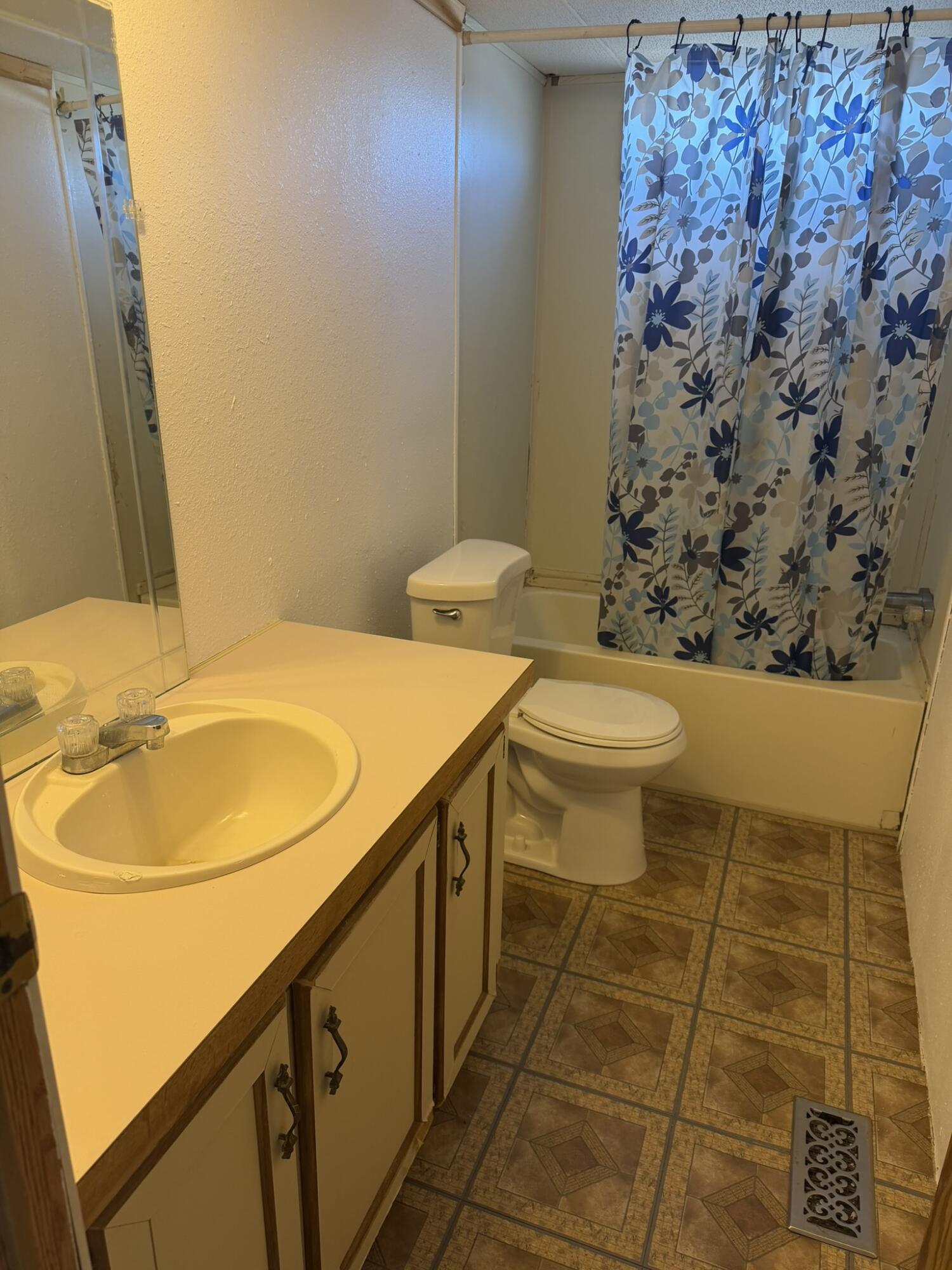 Photo 7 — 304 Walker Street
