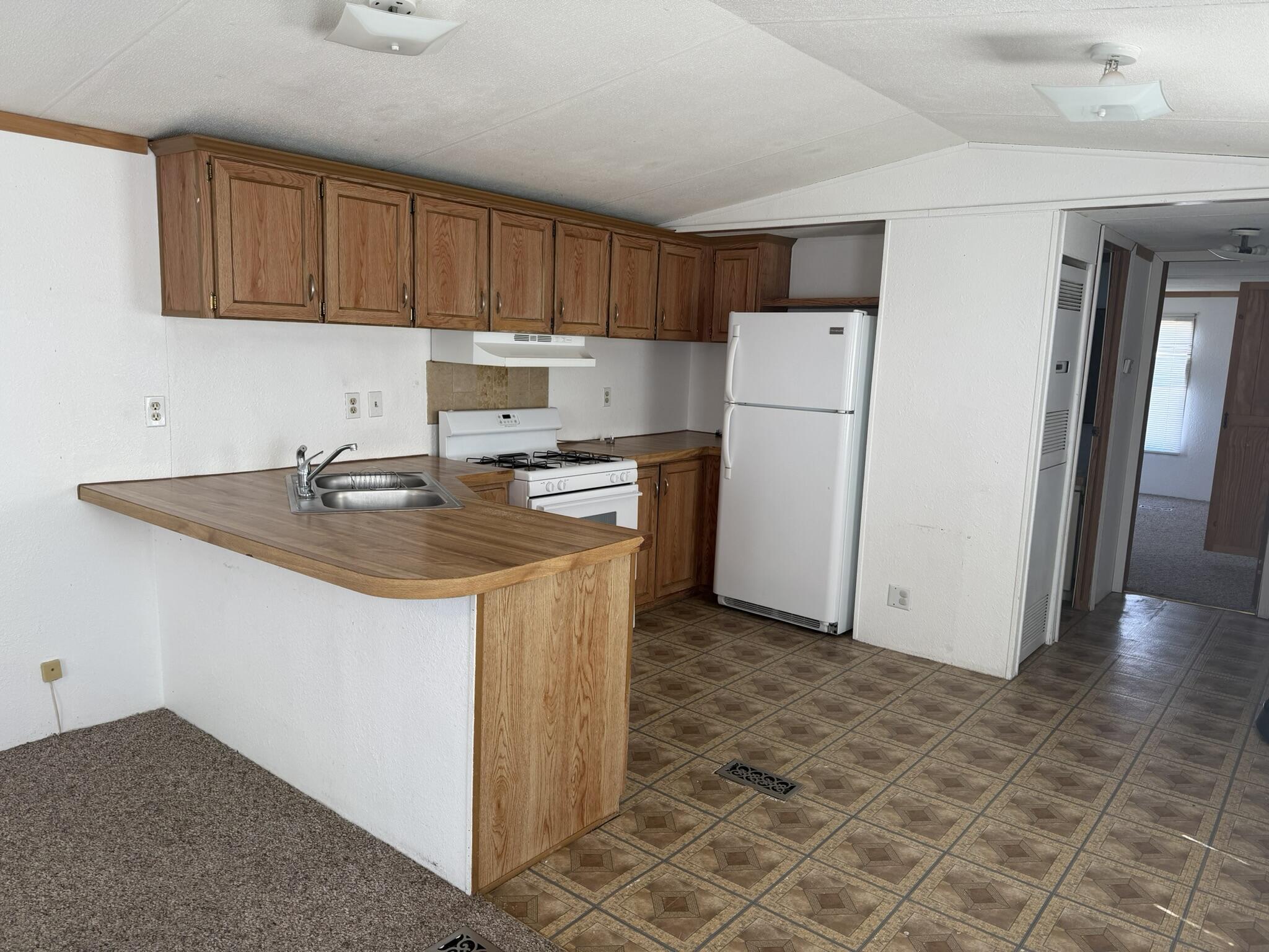 Photo 16 — 304 Walker Street