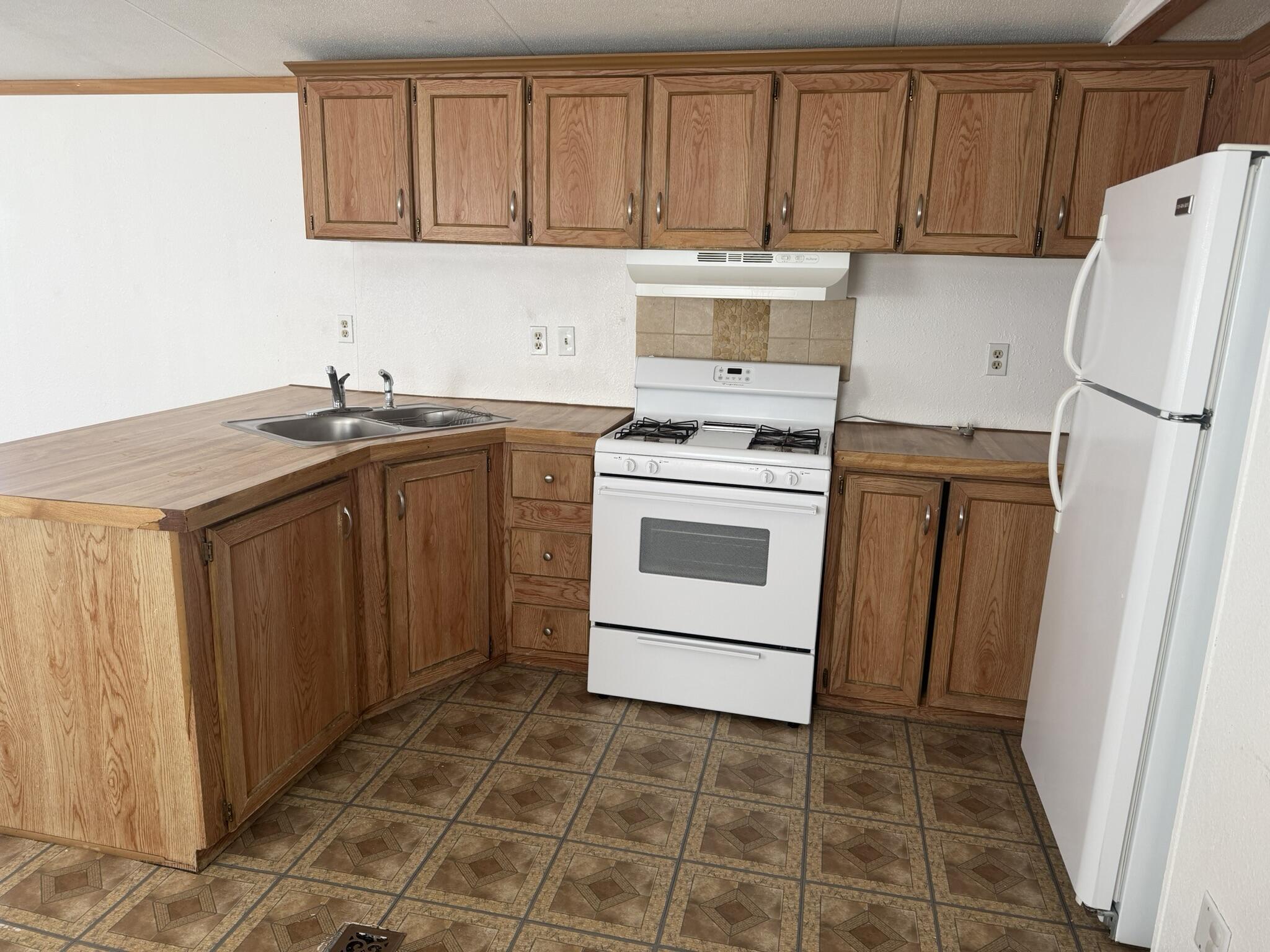 Photo 15 — 304 Walker Street