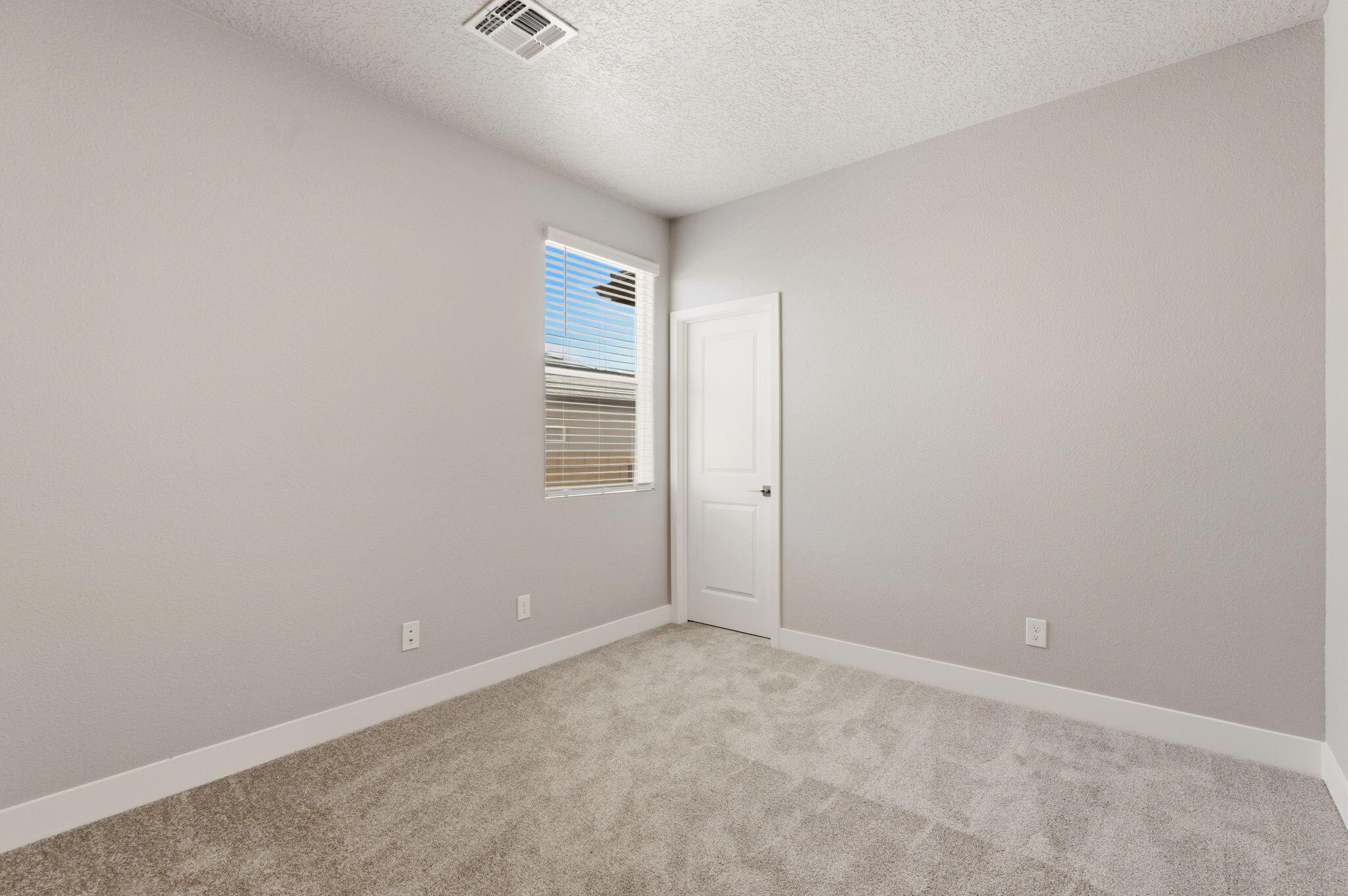 Photo 10 — 4301 Mountain Trail Loop NE