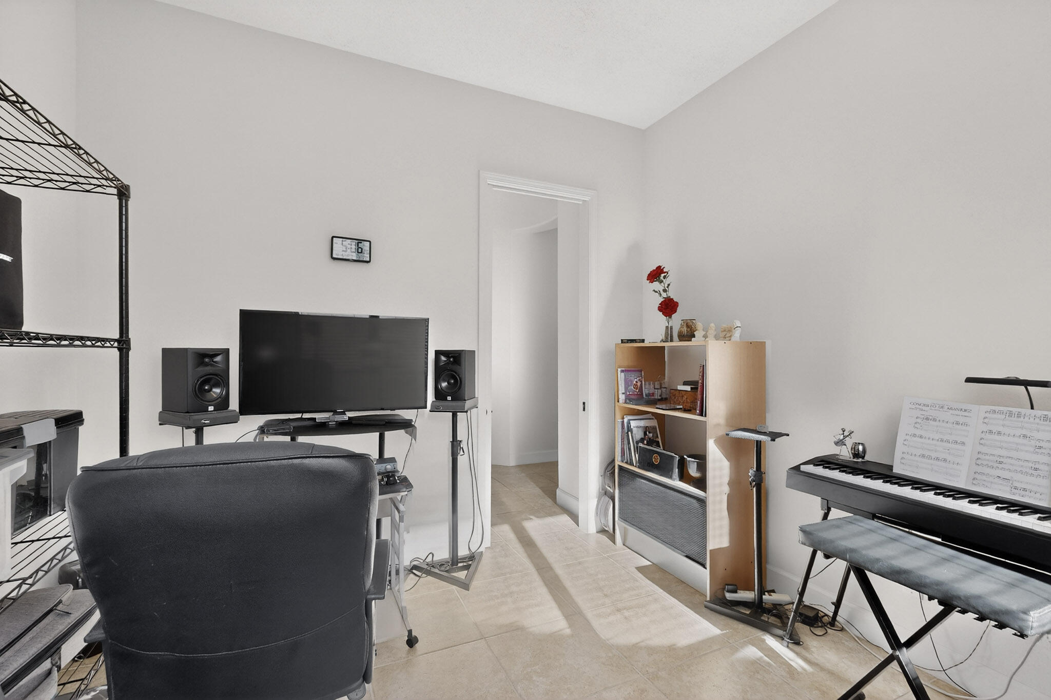 Photo 6 — 7417 Kodiak Road NE