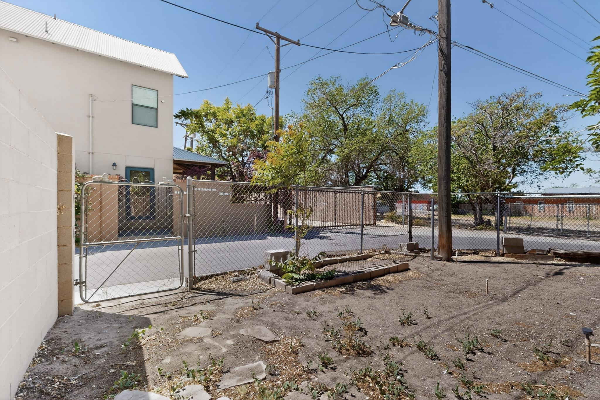 Photo 18 — 2115 Hollywood Avenue NW