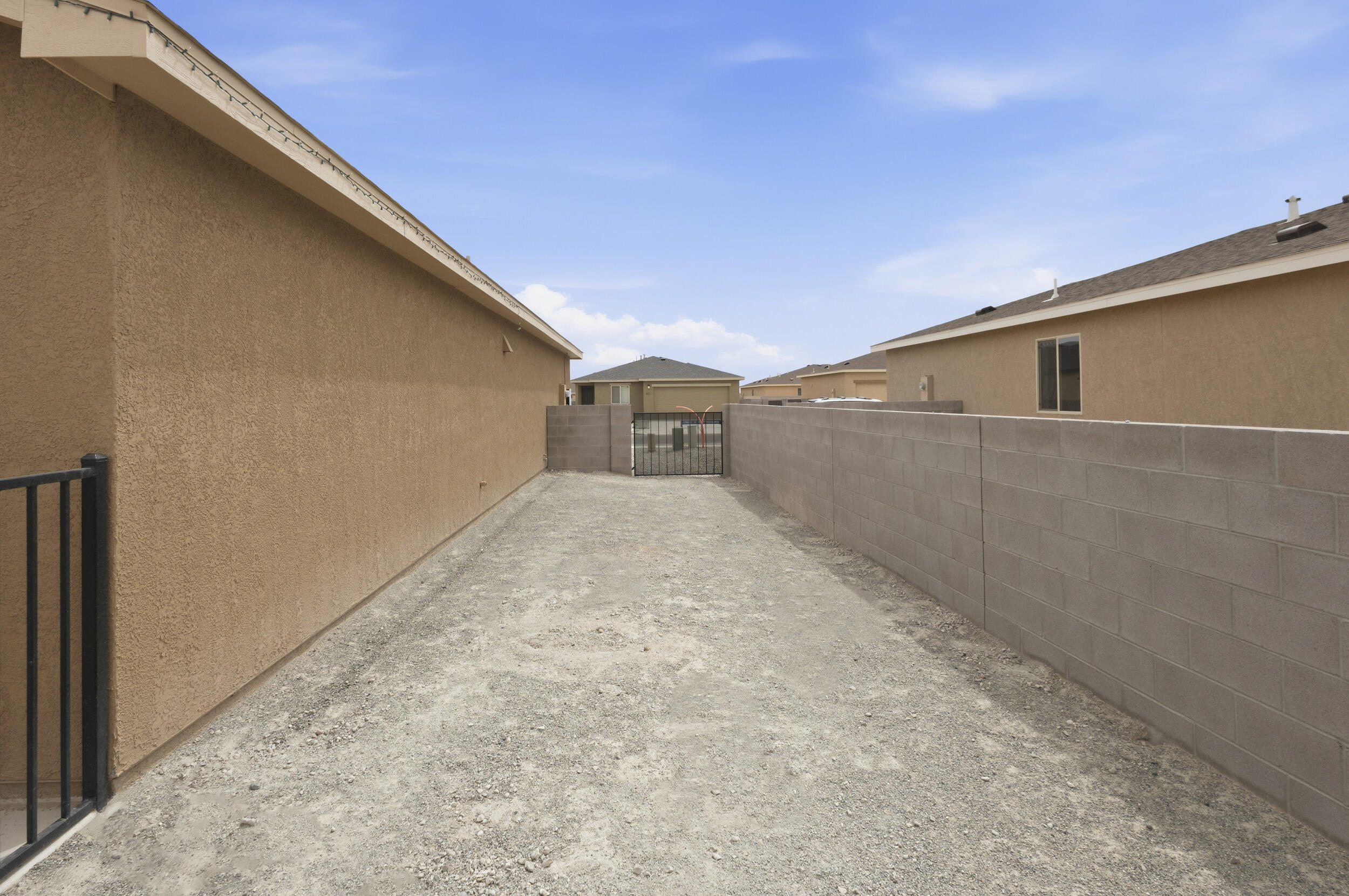 Photo 2 — 2506 Calle Del Los Claveles