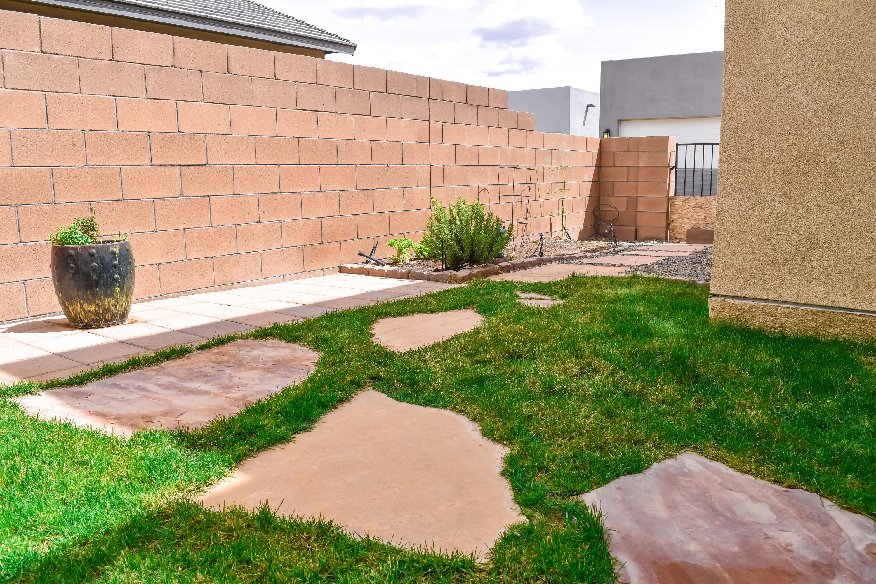 Photo 14 — 6028 NAUMAN Drive SE