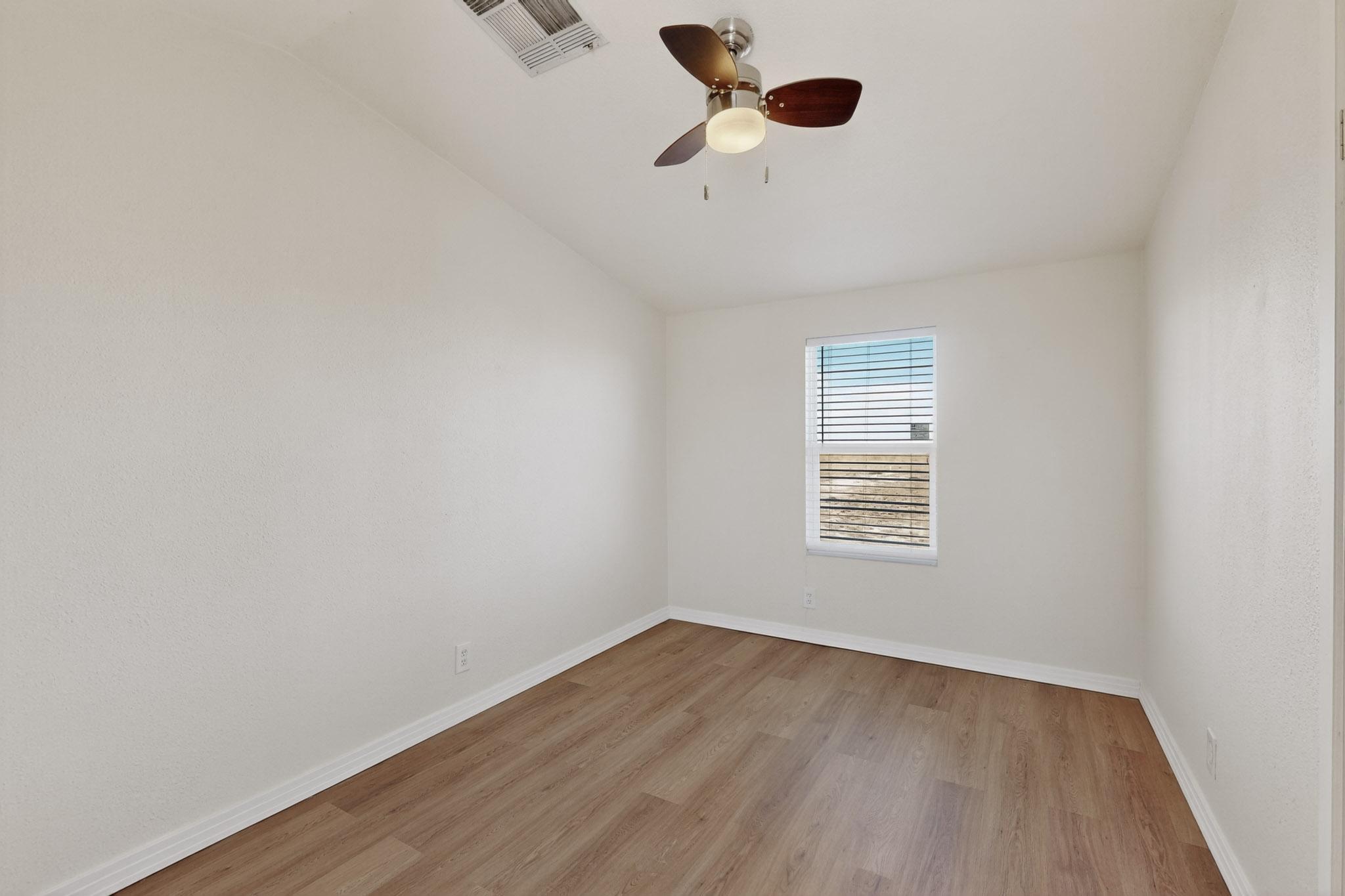 Photo 19 — 16 Karah Avenue