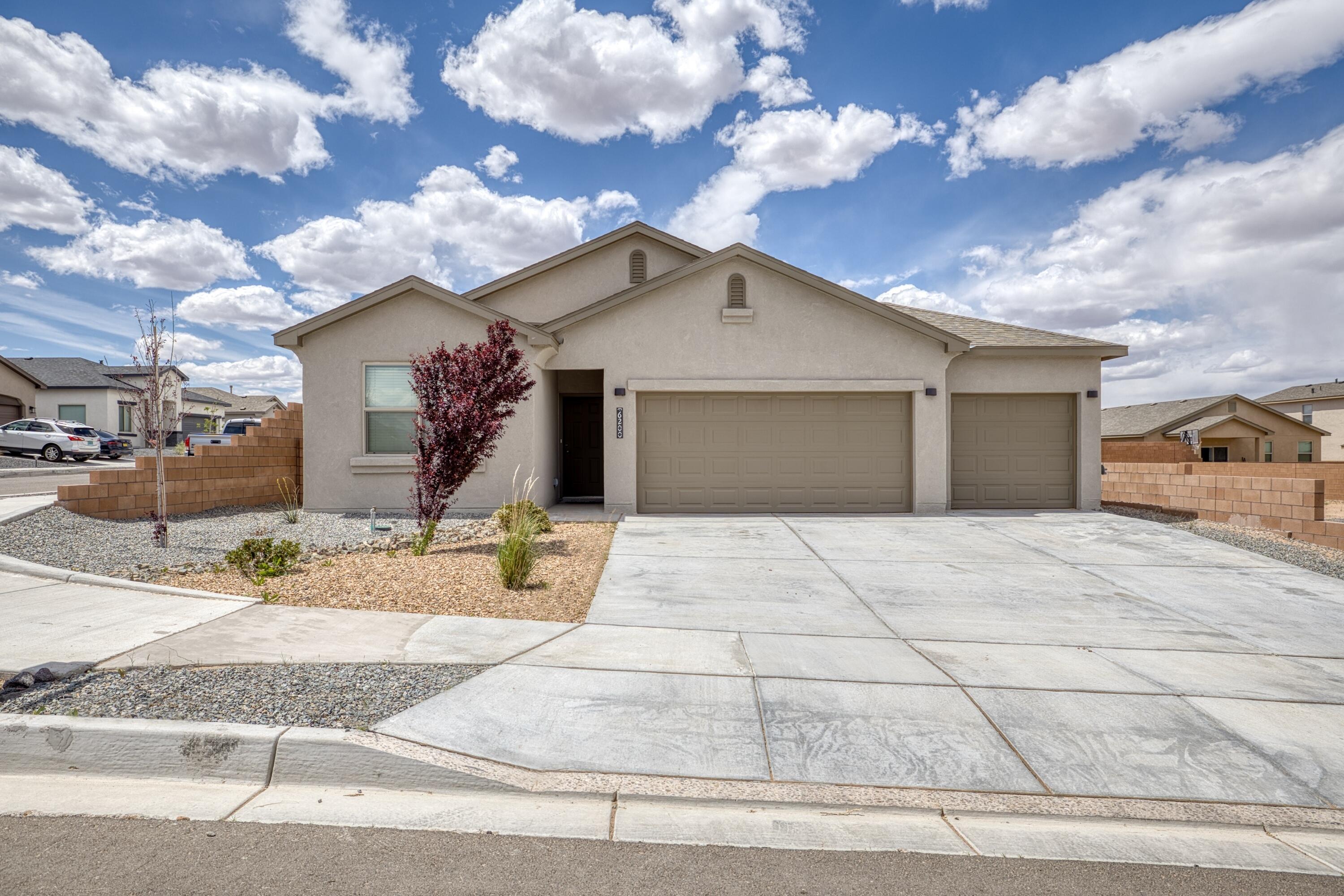 Photo 18 — 6200 N White Hawk Drive NE