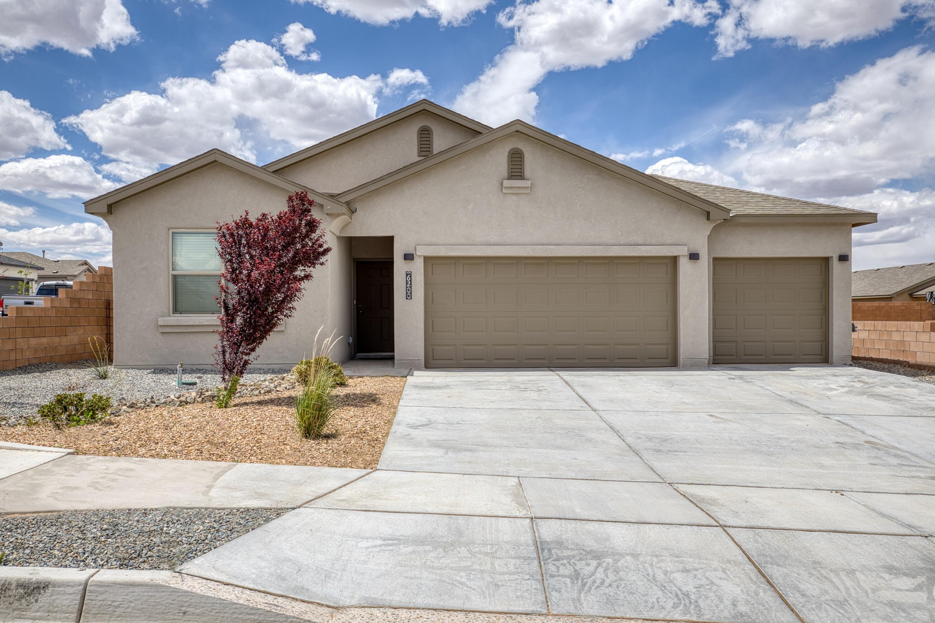 Photo 17 — 6200 N White Hawk Drive NE