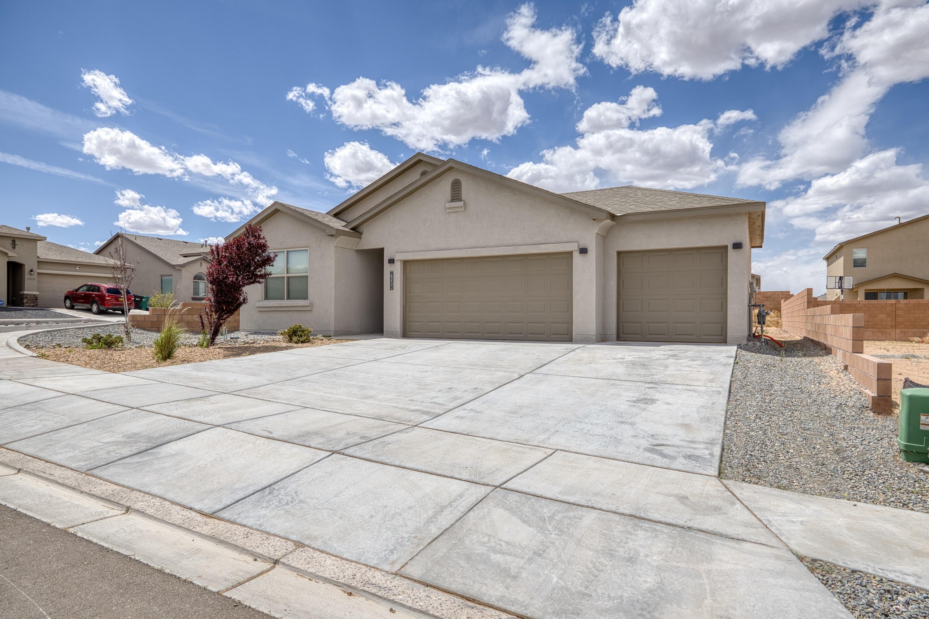 Photo 16 — 6200 N White Hawk Drive NE