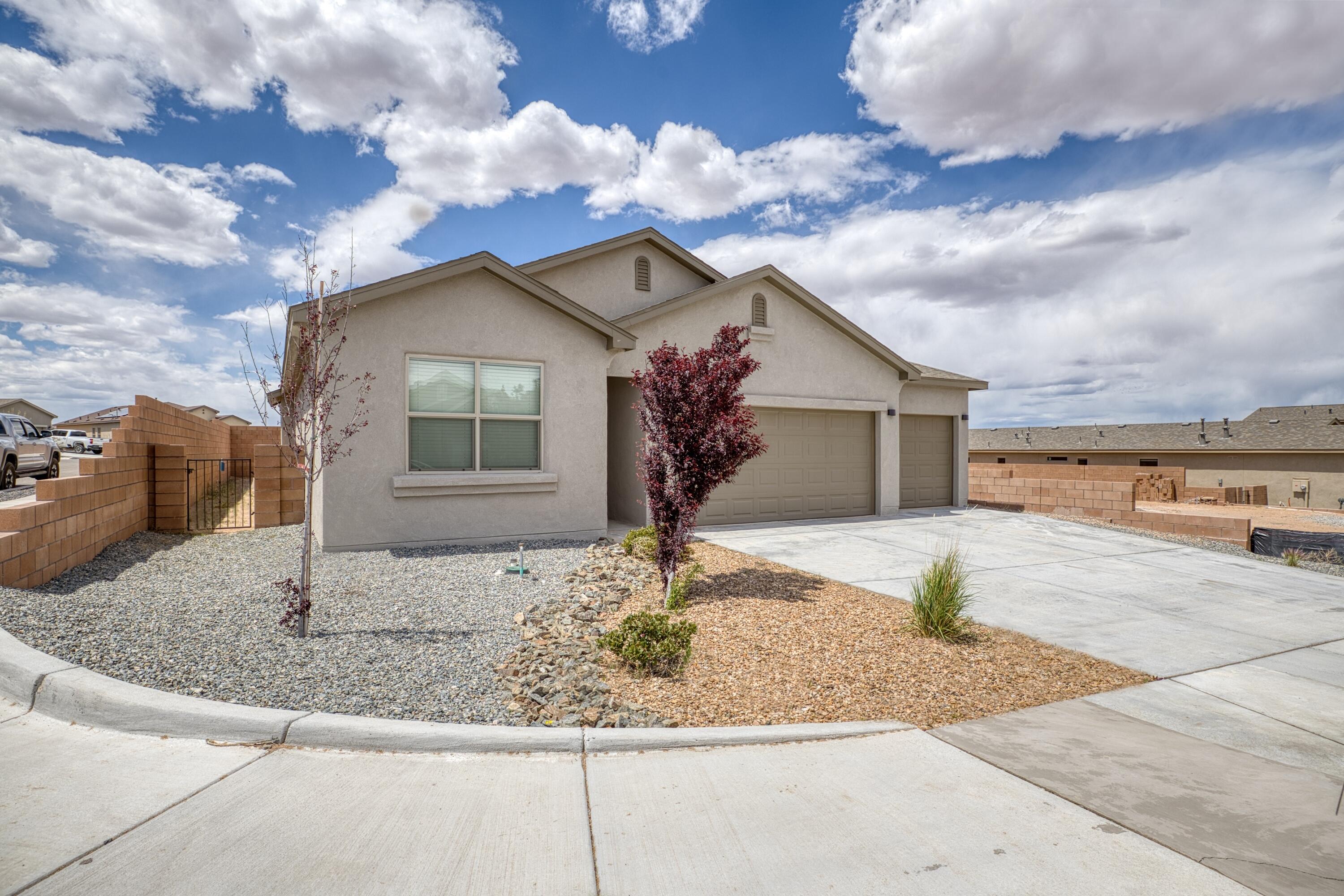 Photo 13 — 6200 N White Hawk Drive NE