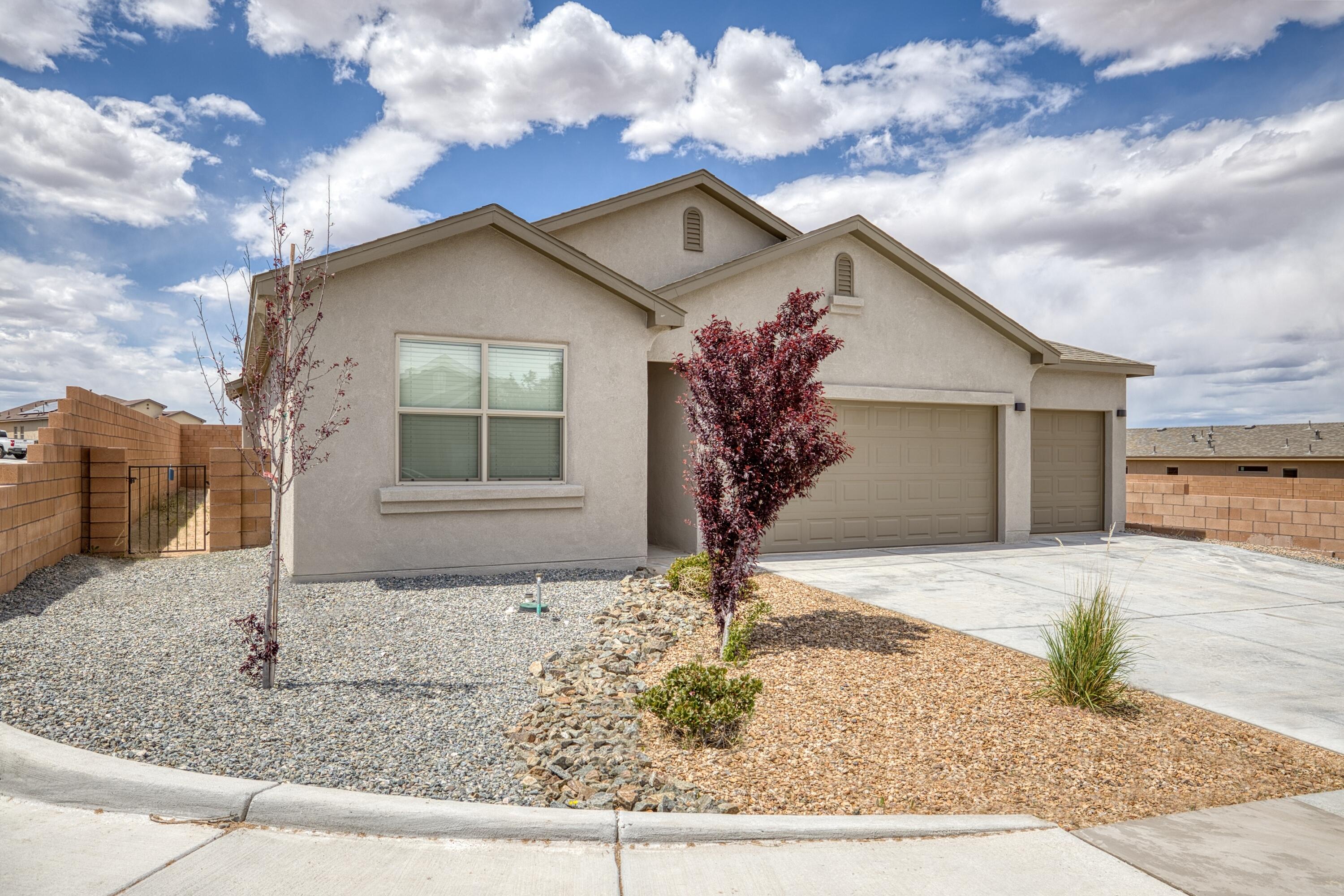 Photo 12 — 6200 N White Hawk Drive NE