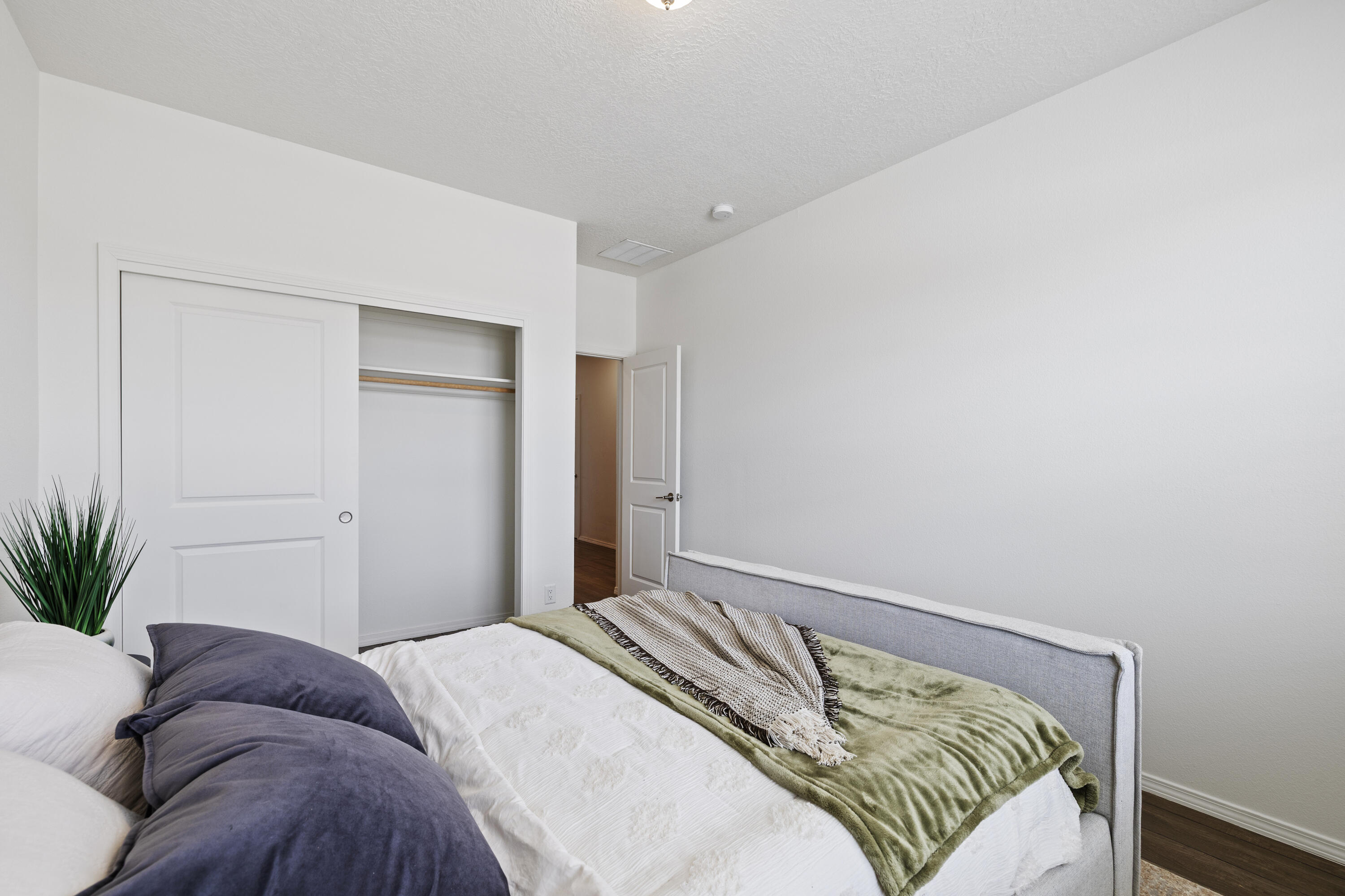 Photo 8 — 6200 N White Hawk Drive NE