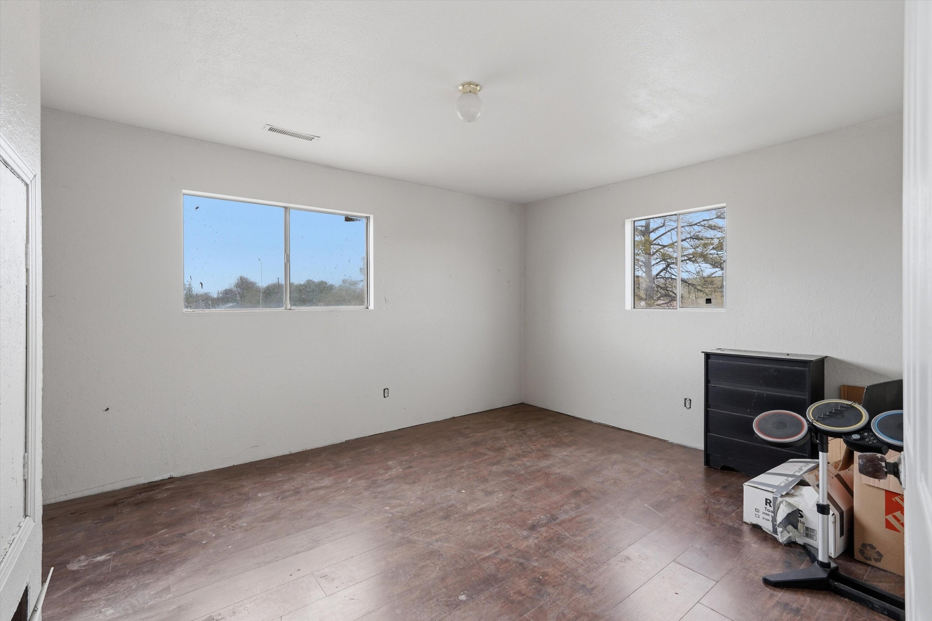 Photo 13 — 600 Balsam Street