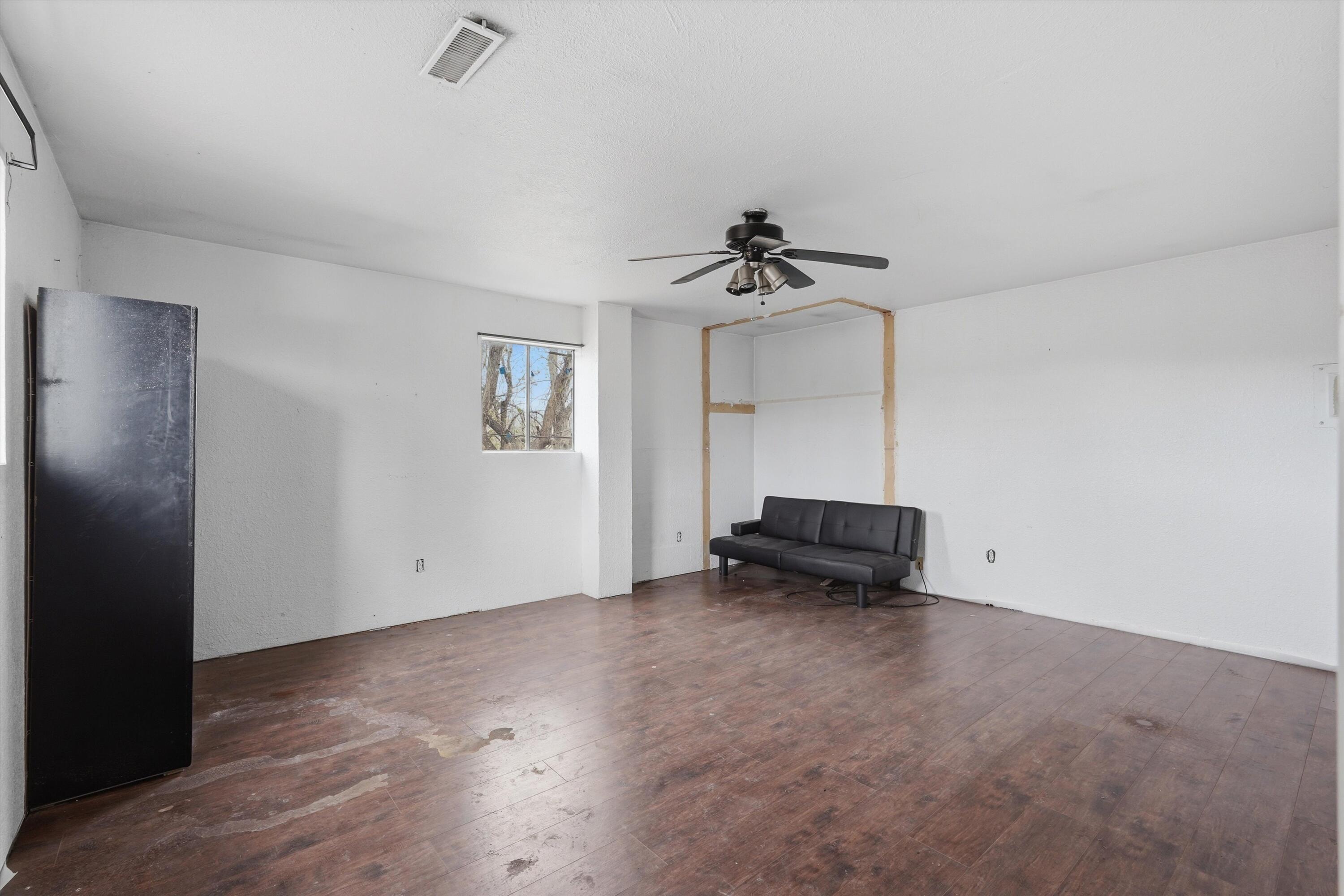 Photo 9 — 600 Balsam Street