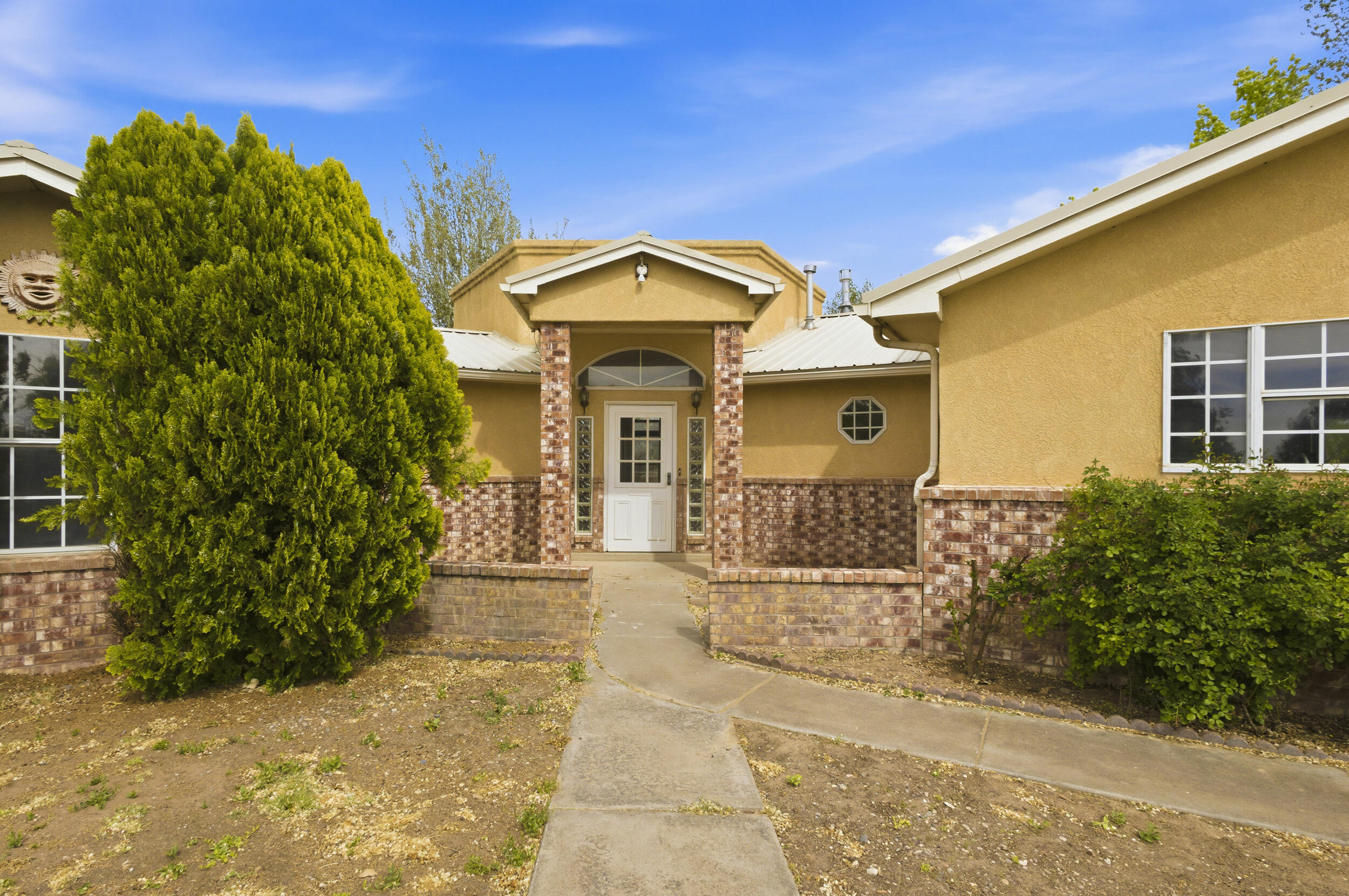 9 Blackberry Lane, Los Lunas, NM 87031
