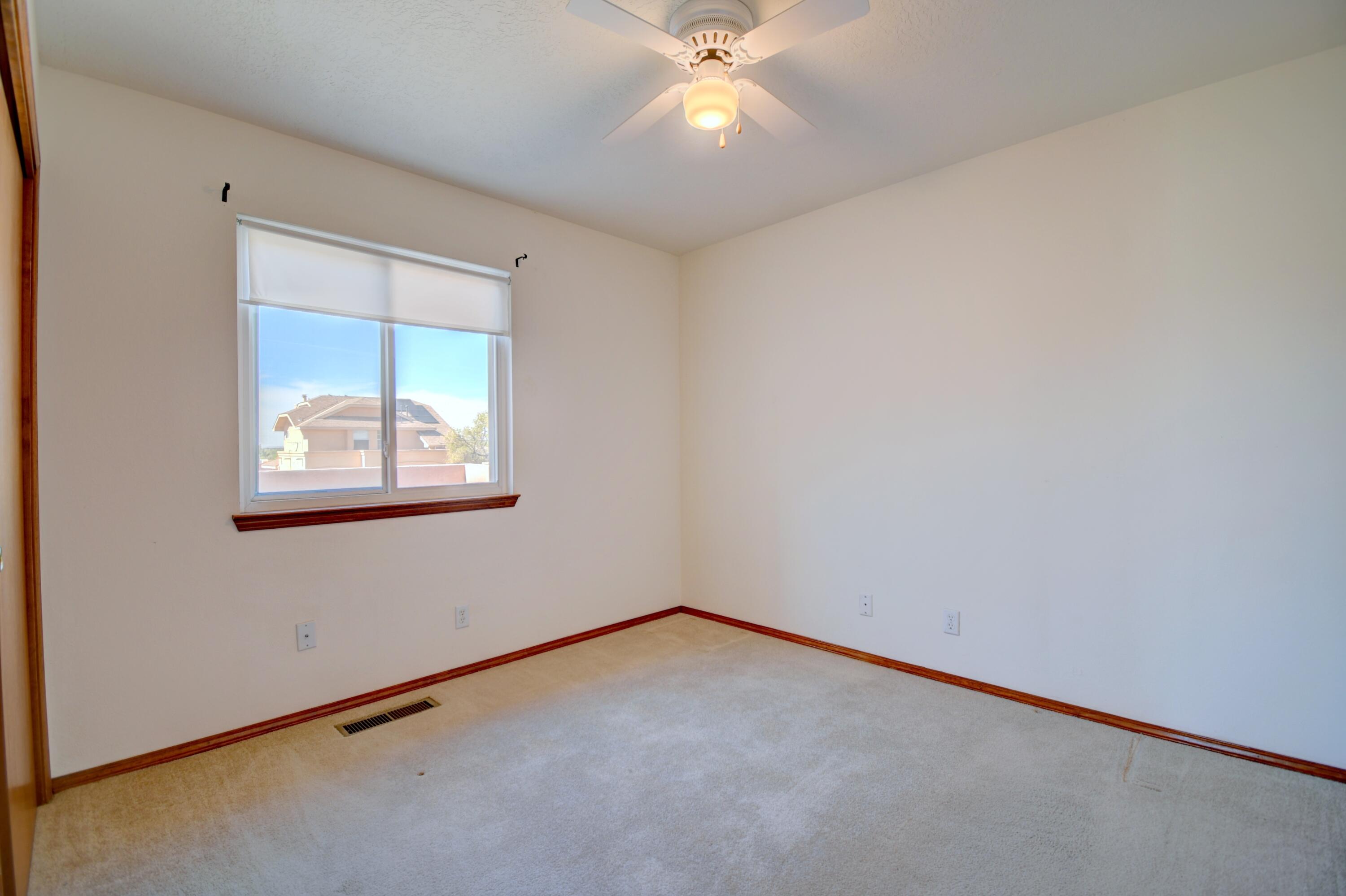 Photo 10 — 2524 Manzano Loop NE