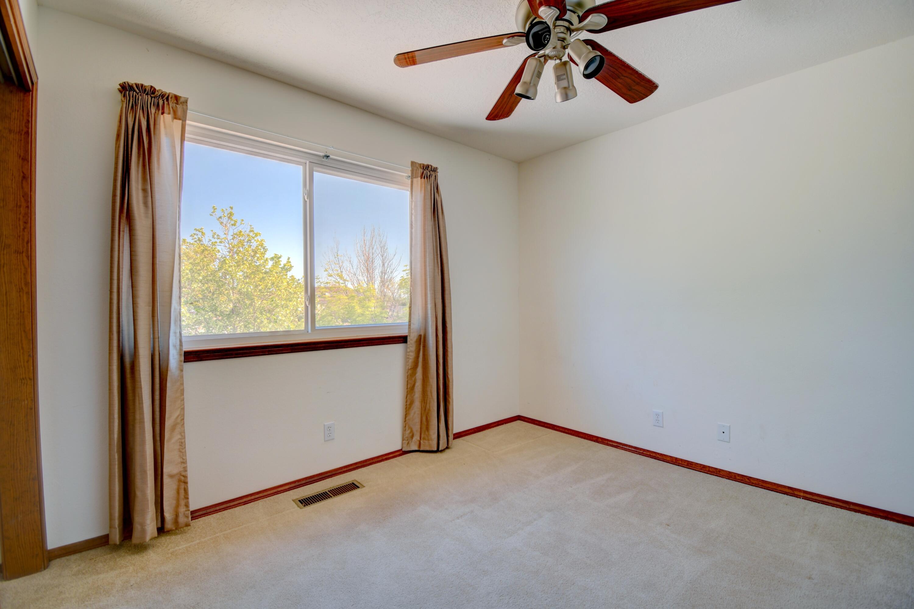 Photo 9 — 2524 Manzano Loop NE