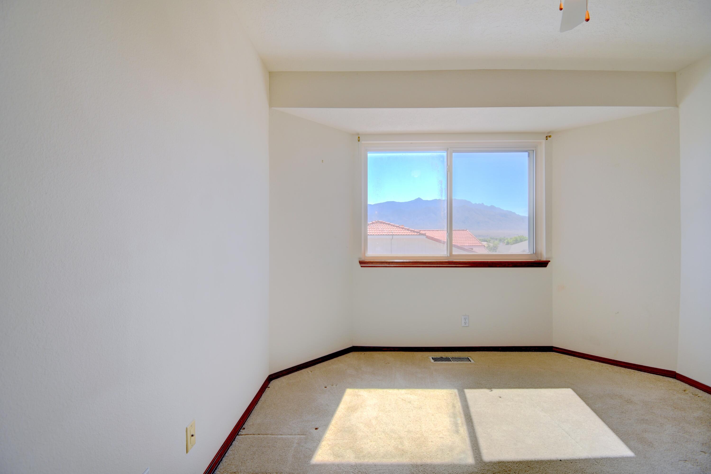 Photo 8 — 2524 Manzano Loop NE