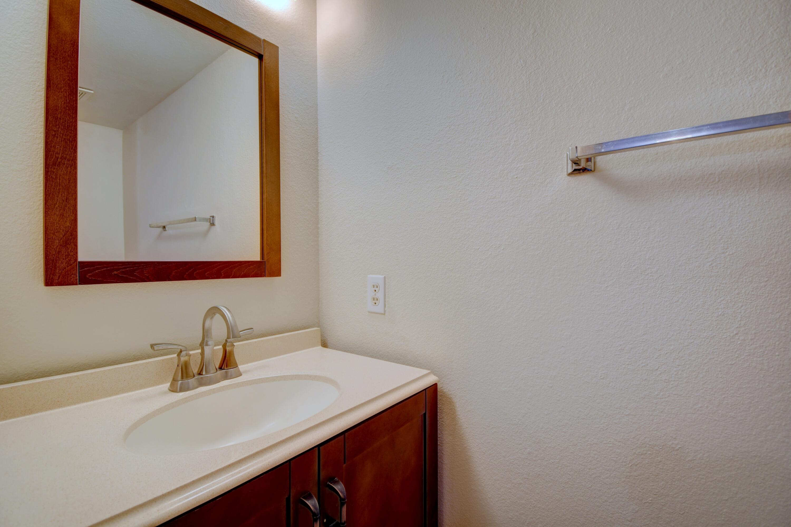 Photo 6 — 2524 Manzano Loop NE
