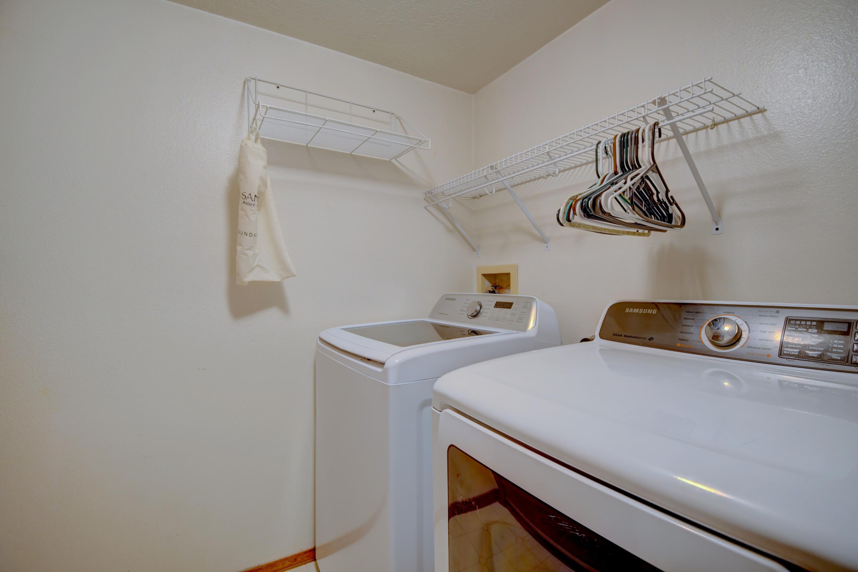 Photo 5 — 2524 Manzano Loop NE