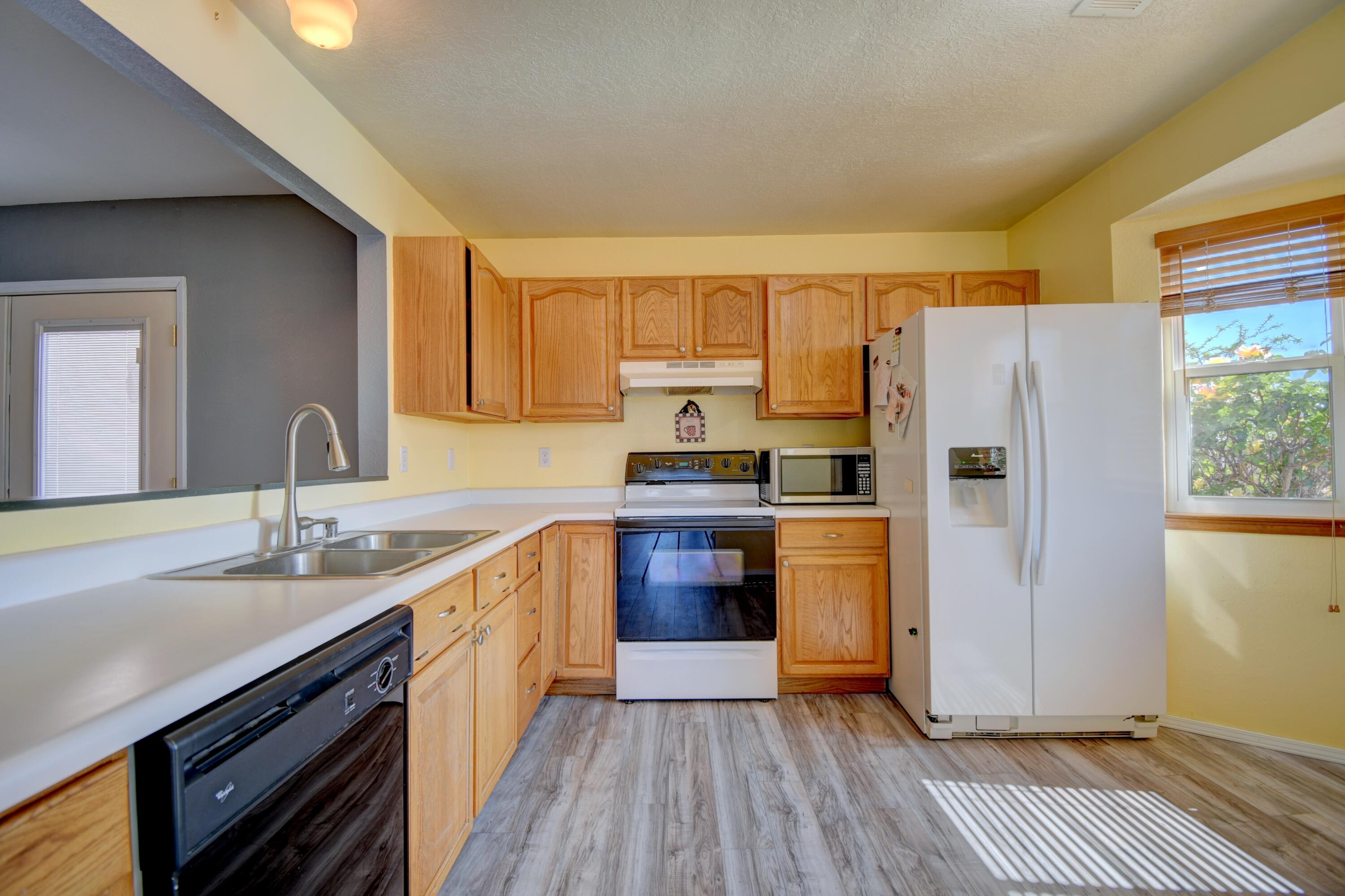 Photo 16 — 2524 Manzano Loop NE