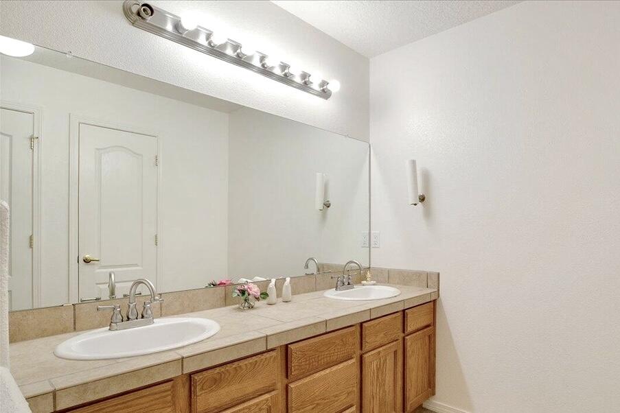 Photo 8 — 6220 Nacional Road NW