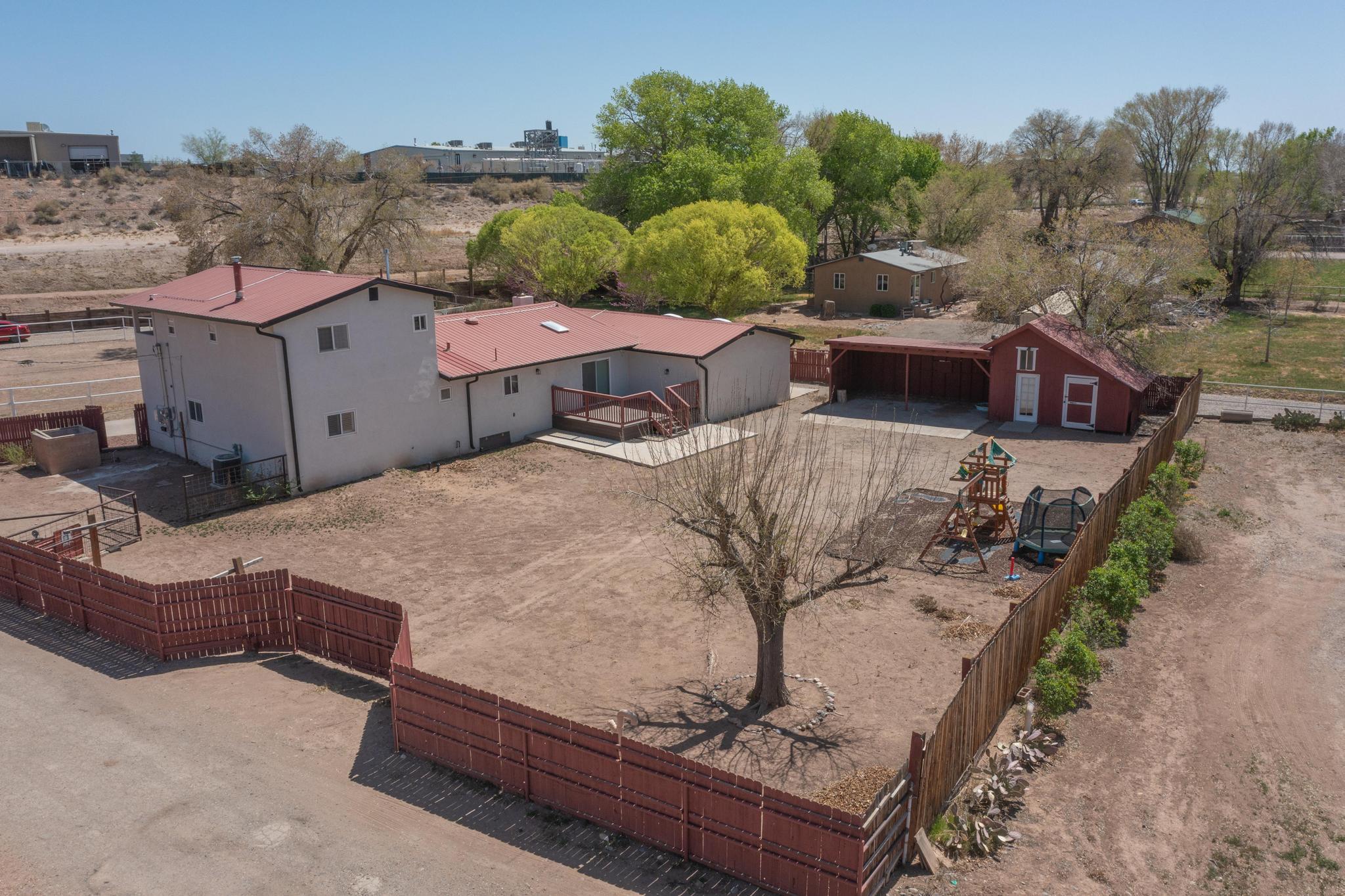 Photo 4 — 9207 Edith Boulevard NE