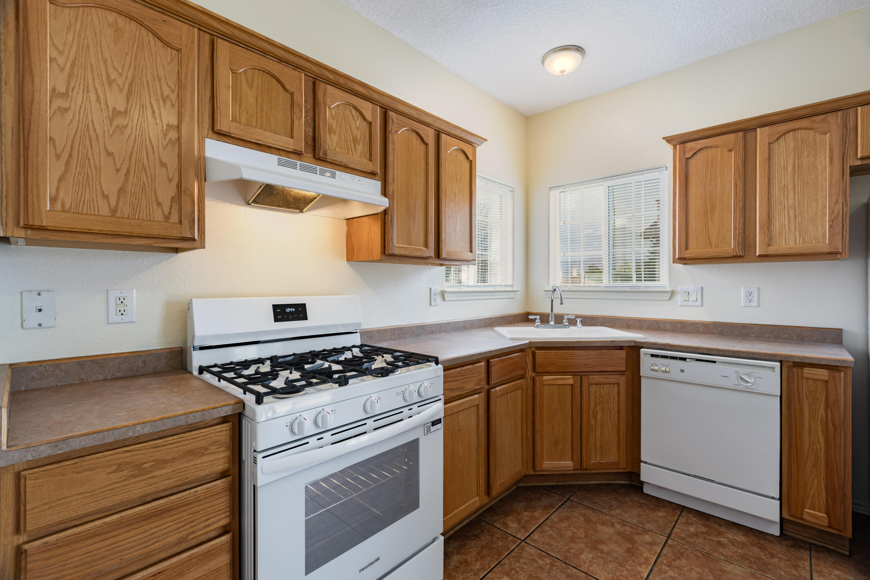 Photo 8 — 4820 Hayden Place NW