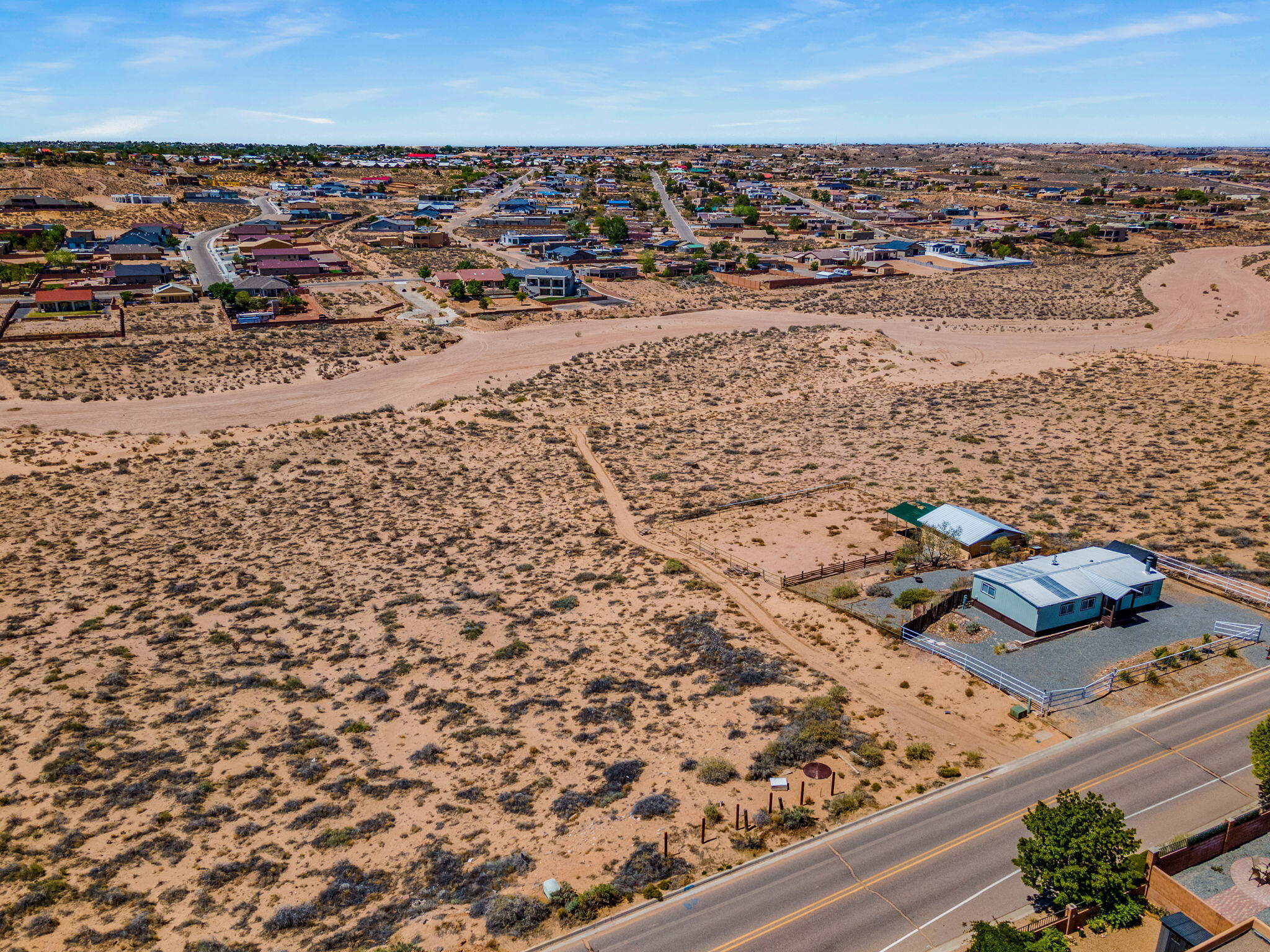 Photo 10 — 550B Fruta Road NE