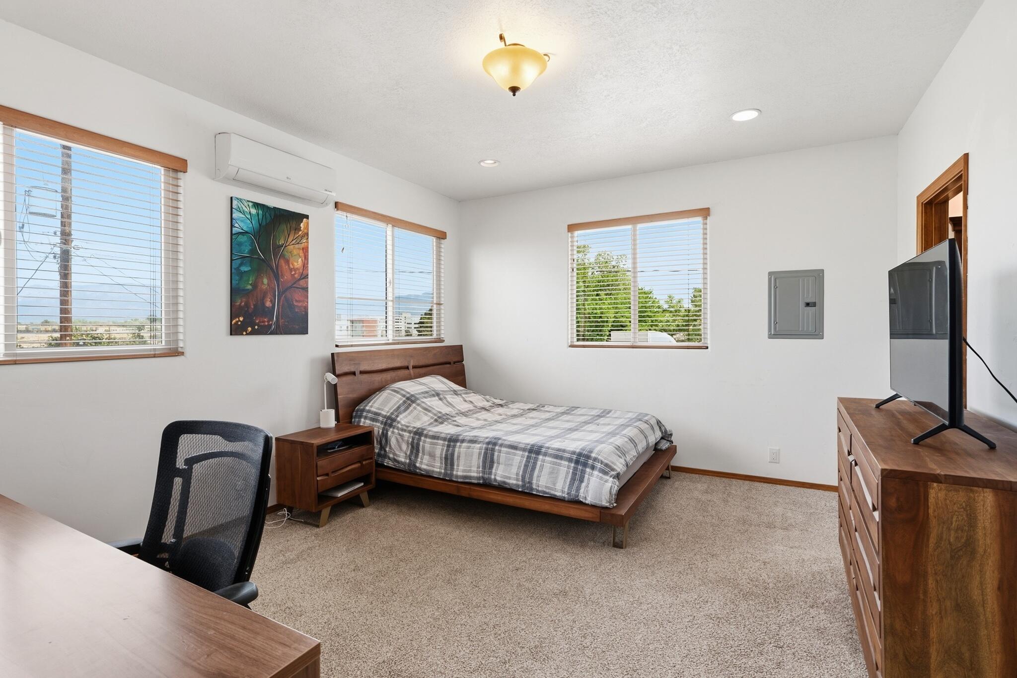 Photo 3 — 1405 Sigma Chi Road NE