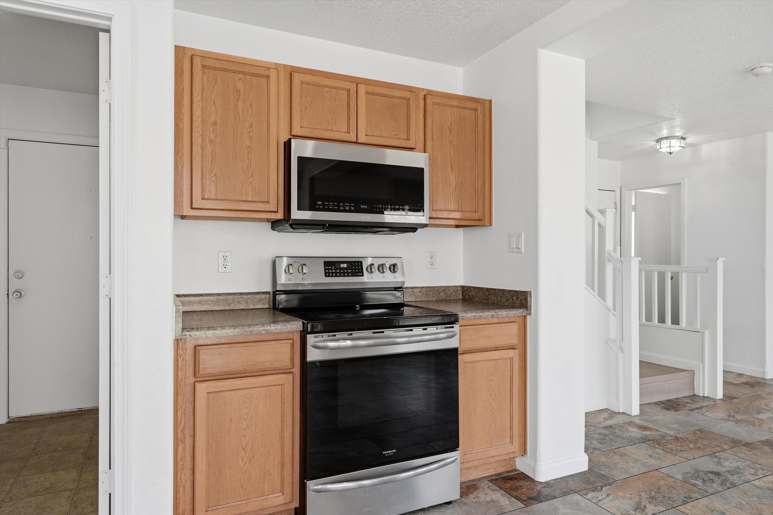 Photo 2 — 2911 Richardson Way SW