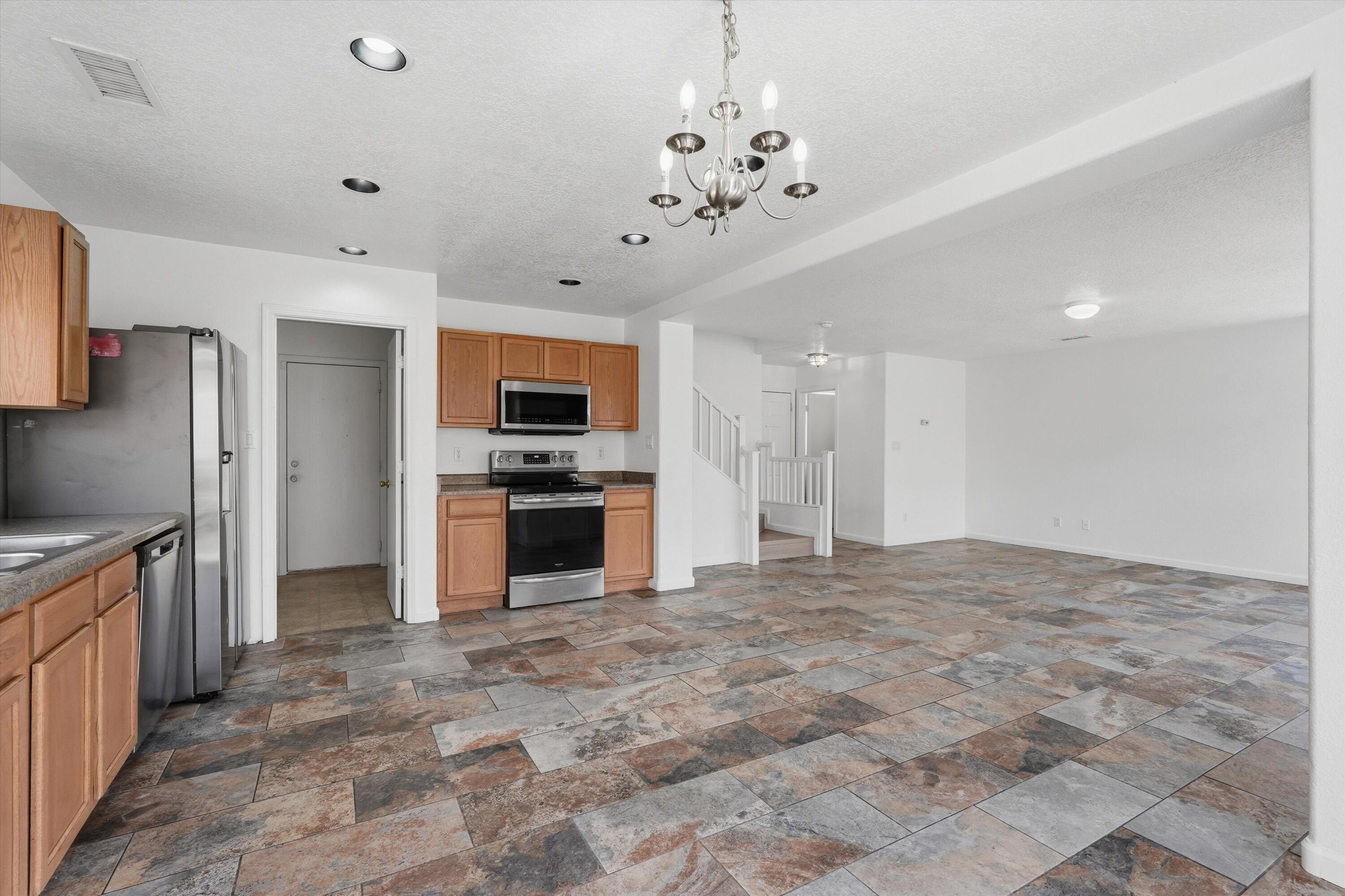 Photo 5 — 2911 Richardson Way SW