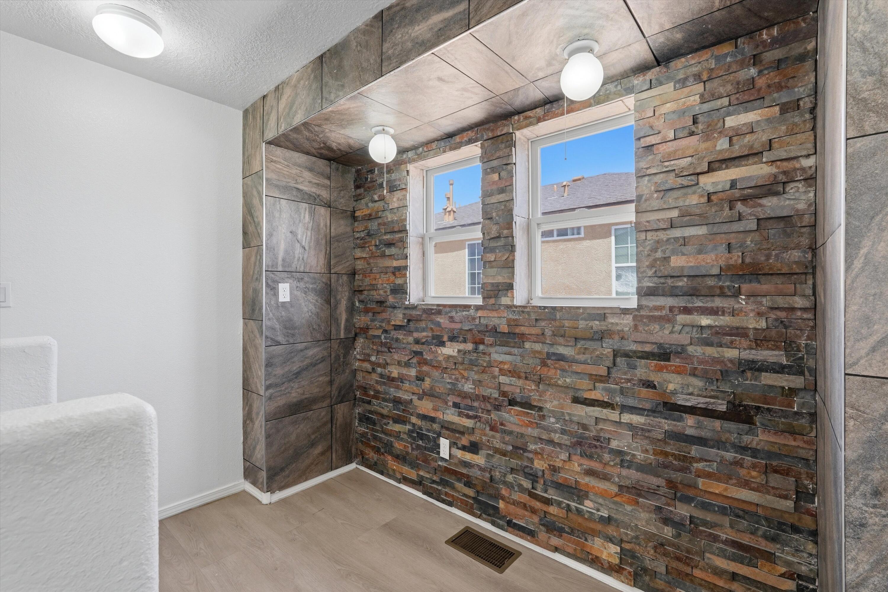 Photo 10 — 2911 Richardson Way SW