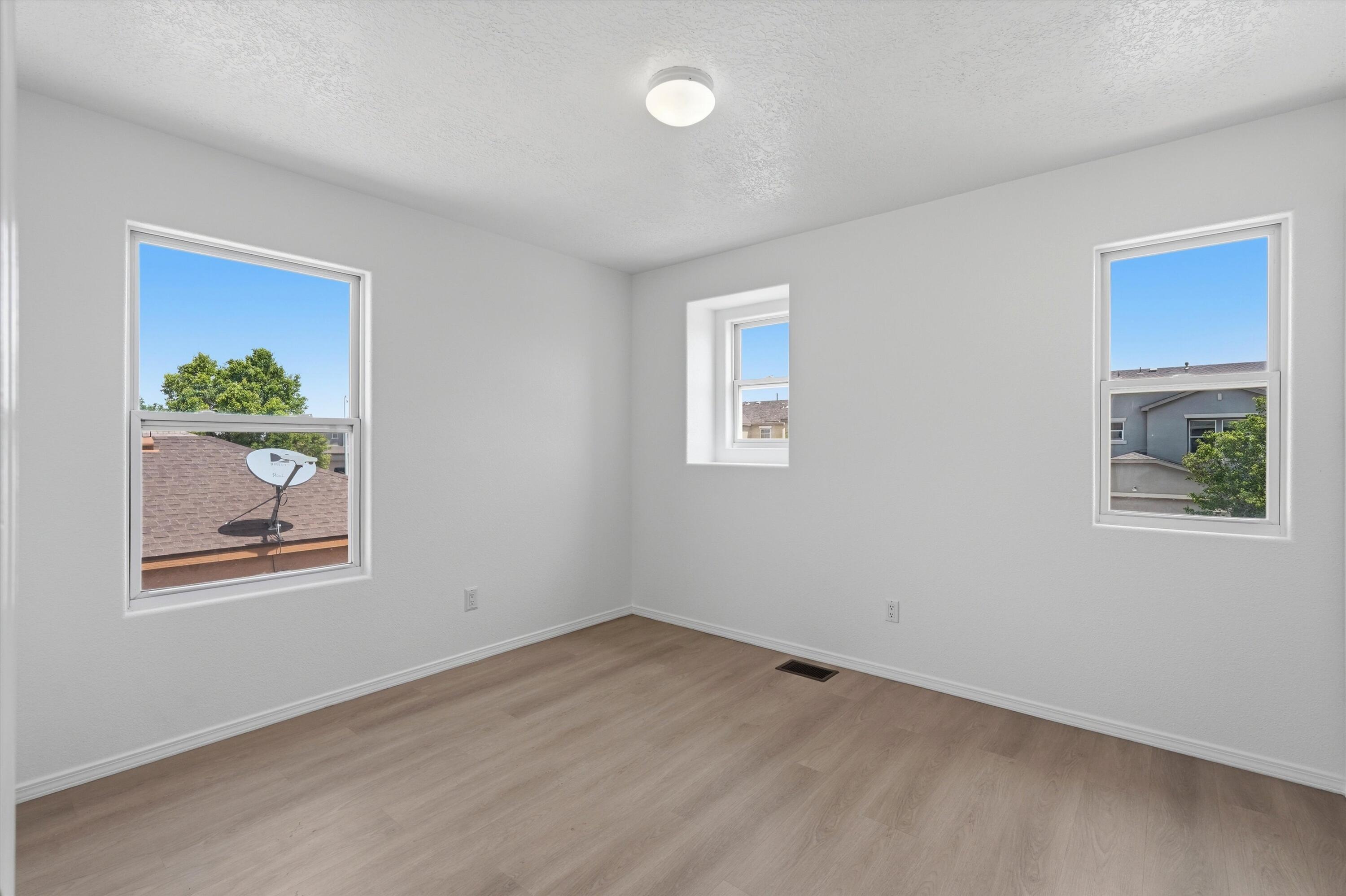 Photo 18 — 2911 Richardson Way SW