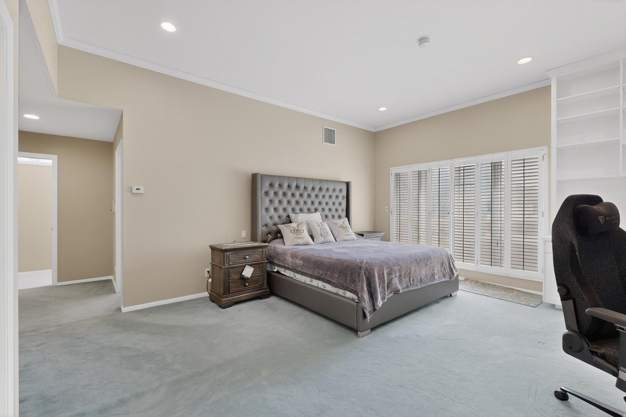 Photo 6 — 9515 Augusta Avenue NE