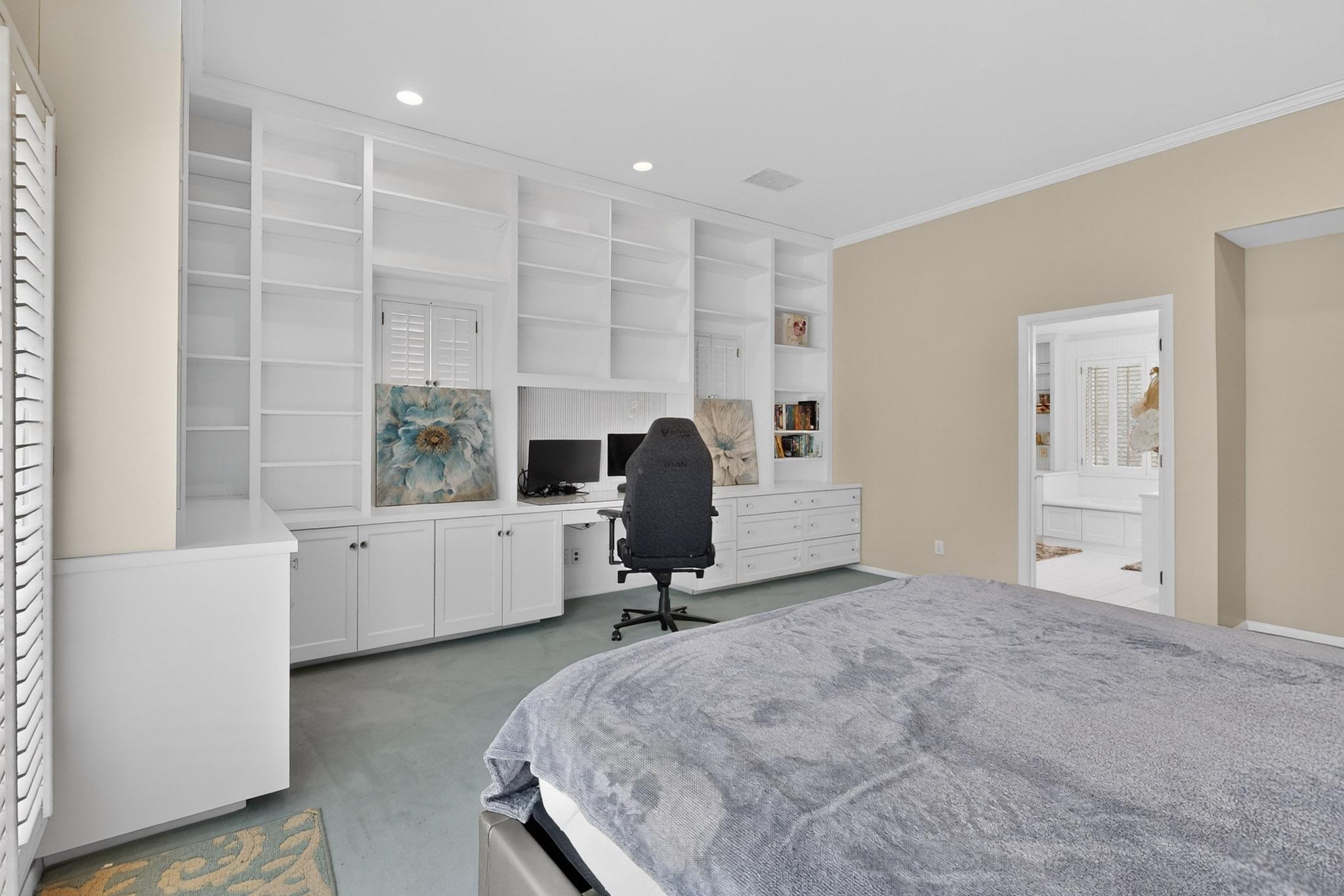 Photo 7 — 9515 Augusta Avenue NE