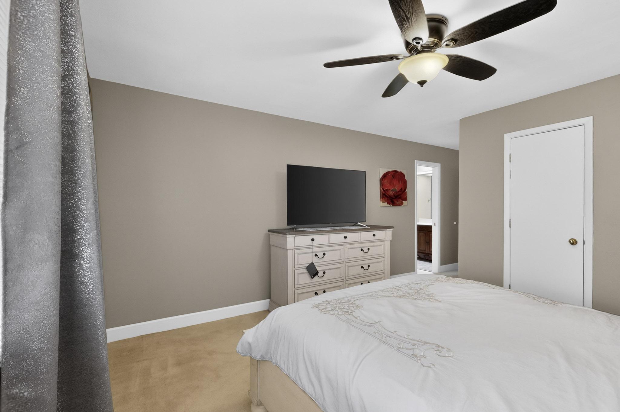 Photo 13 — 9515 Augusta Avenue NE