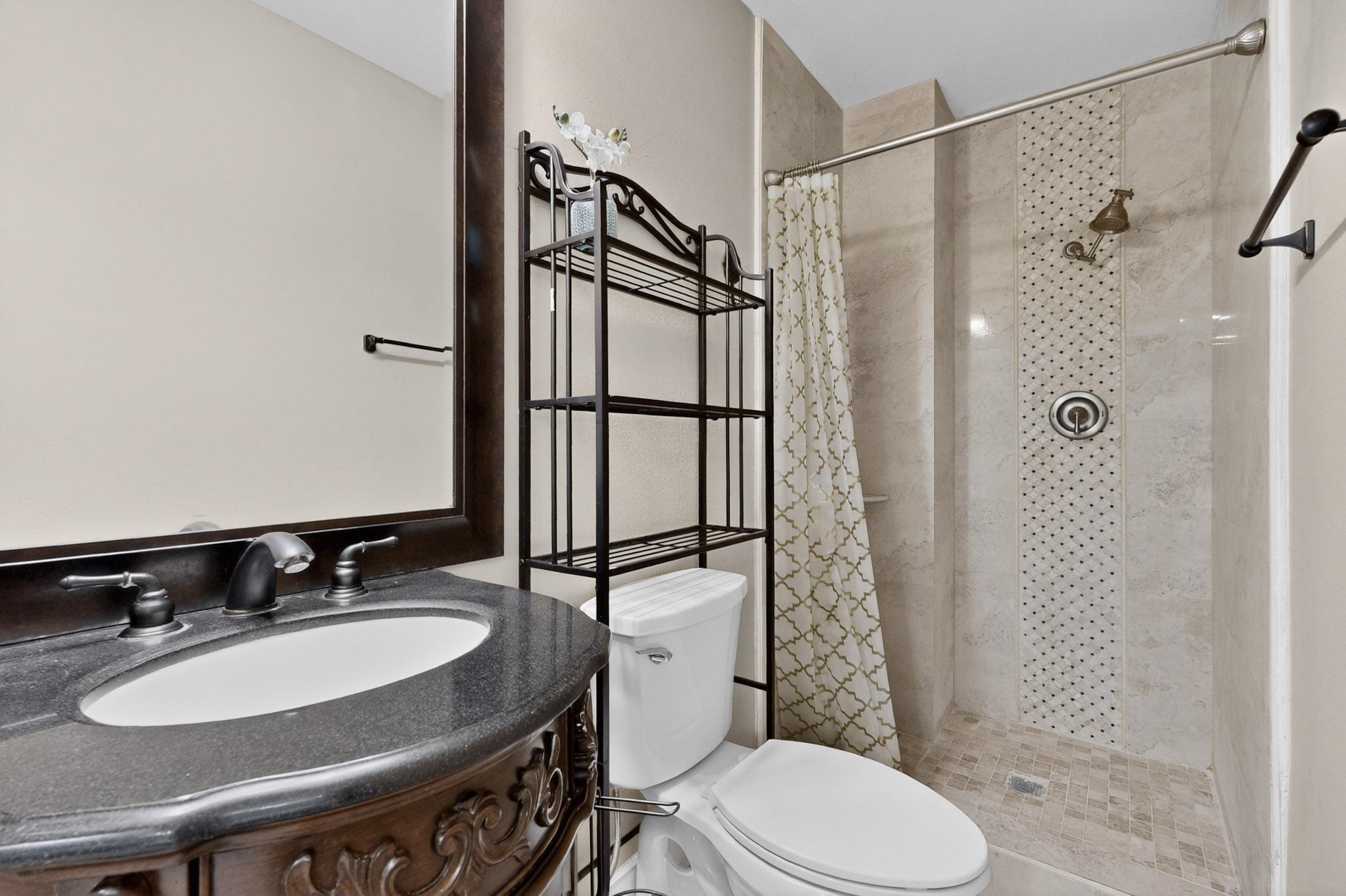 Photo 17 — 9515 Augusta Avenue NE