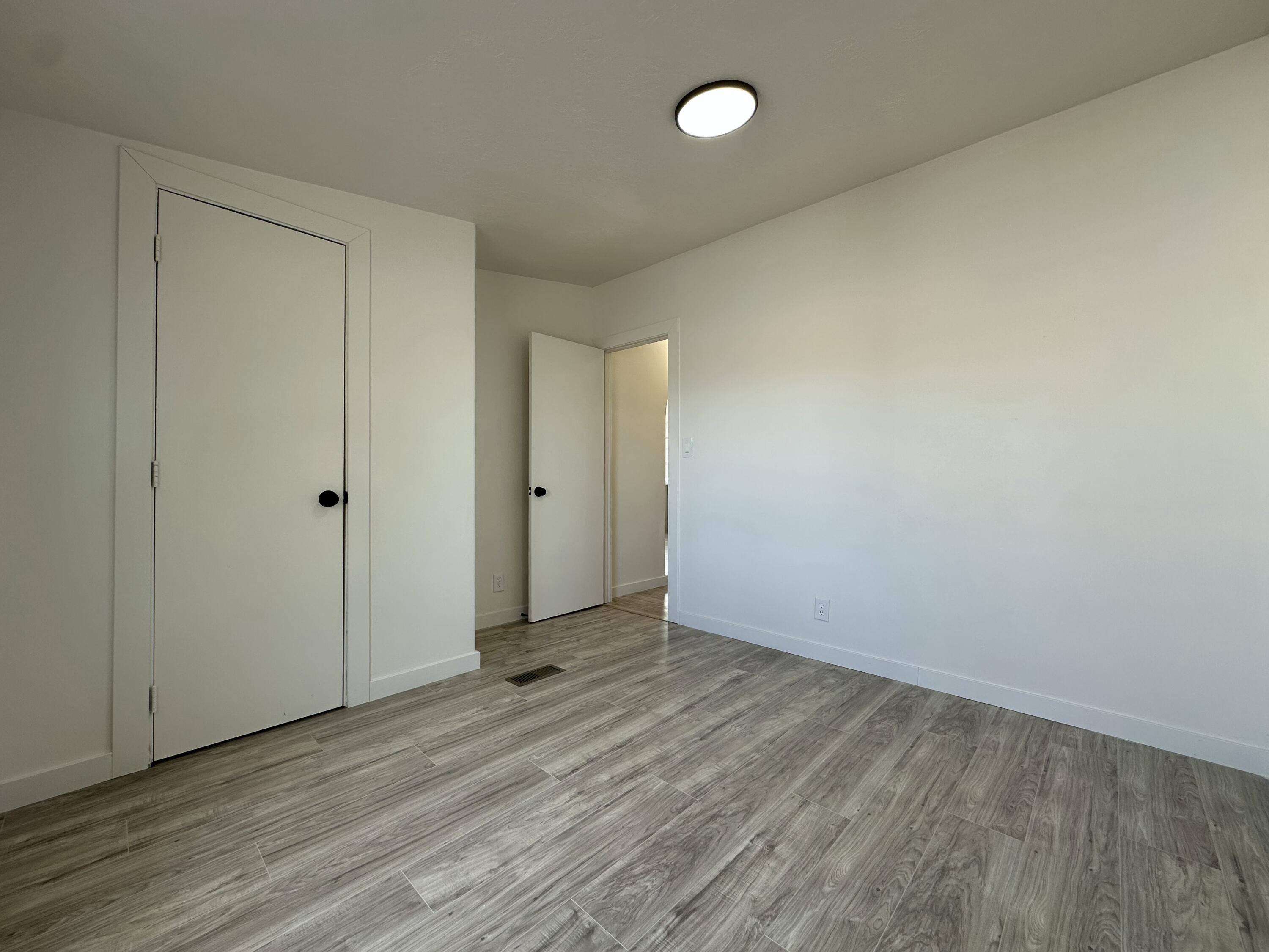 Photo 18 — 908 10th Avenue NE