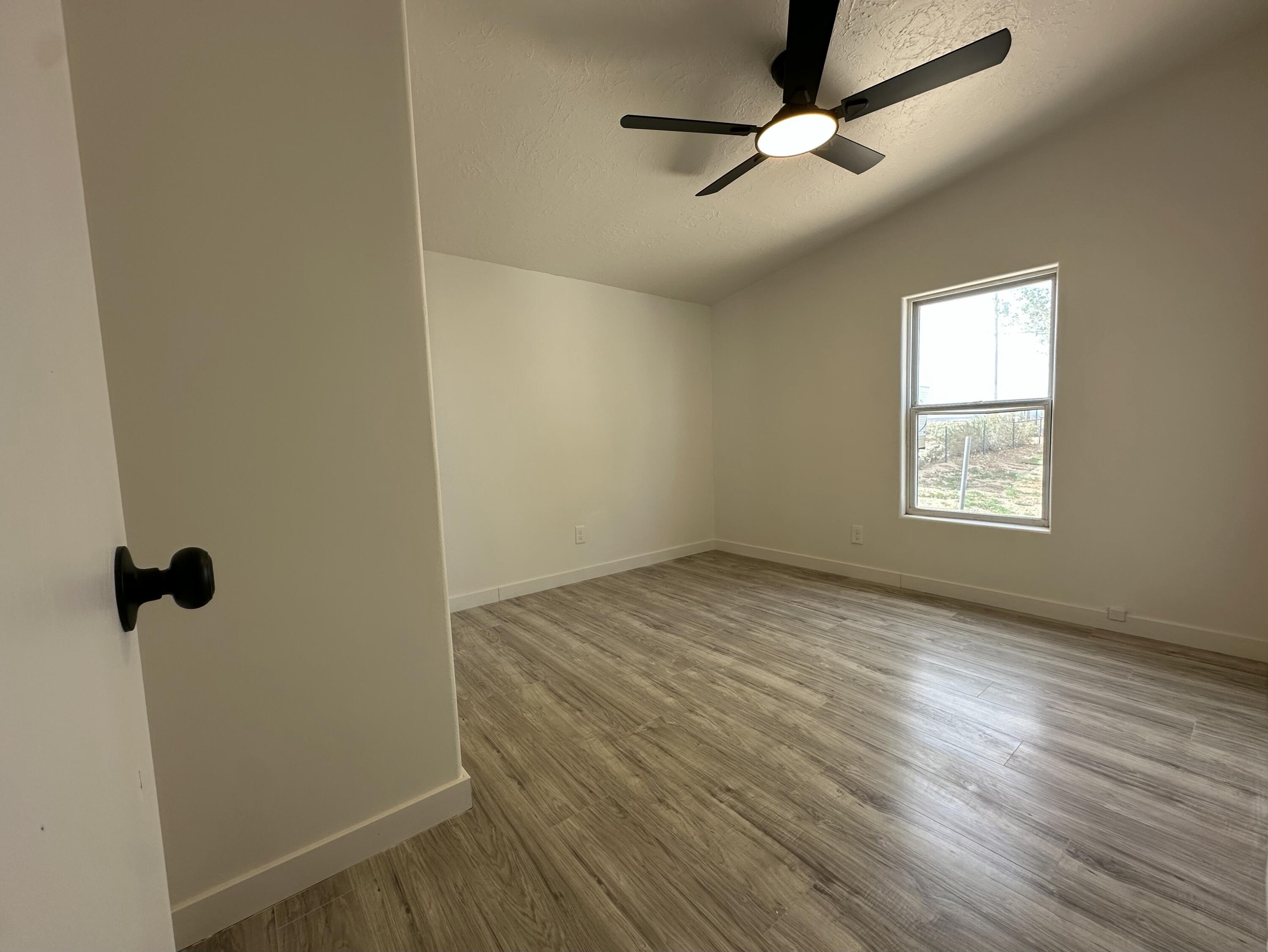 Photo 17 — 908 10th Avenue NE