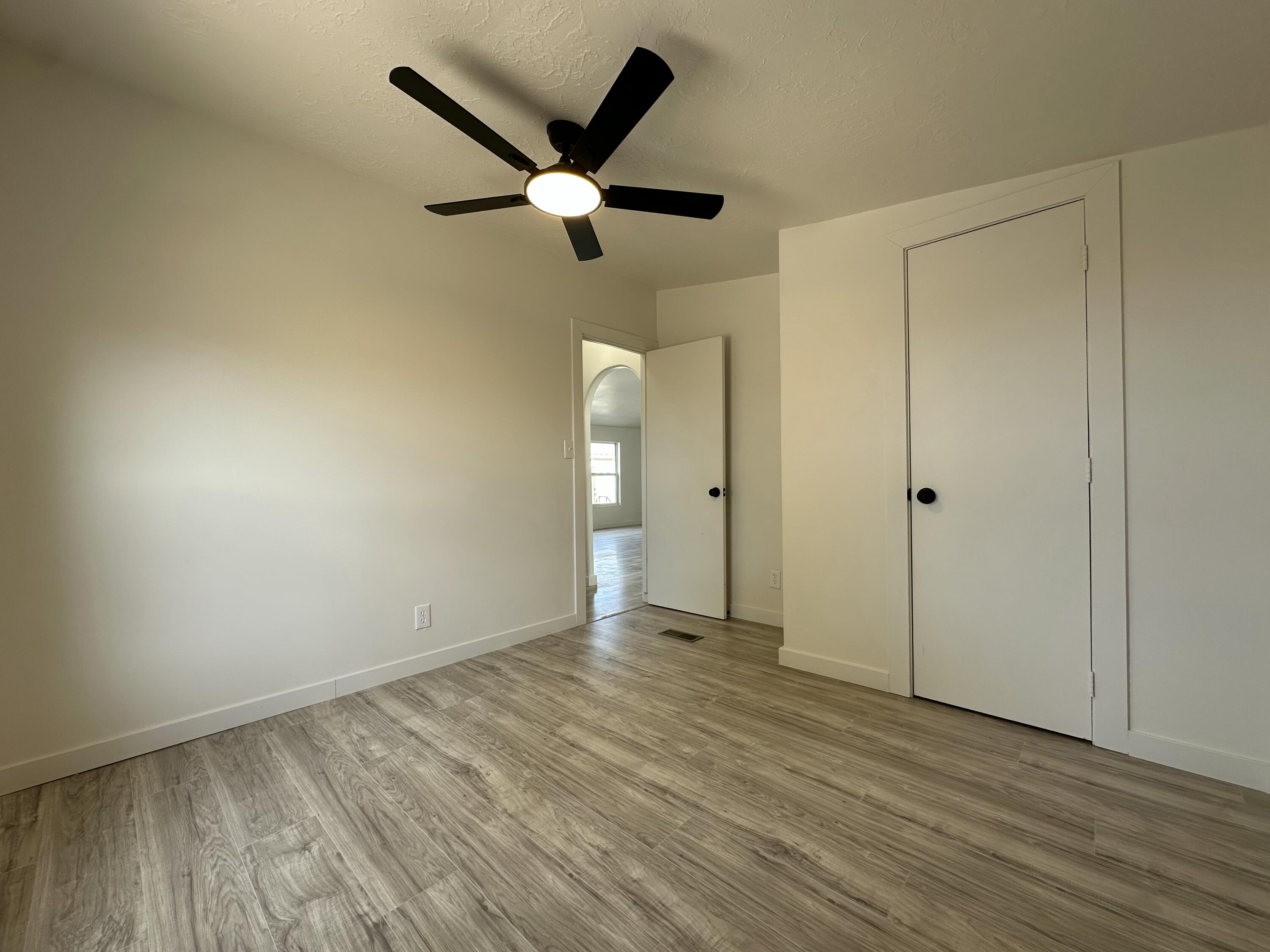 Photo 16 — 908 10th Avenue NE