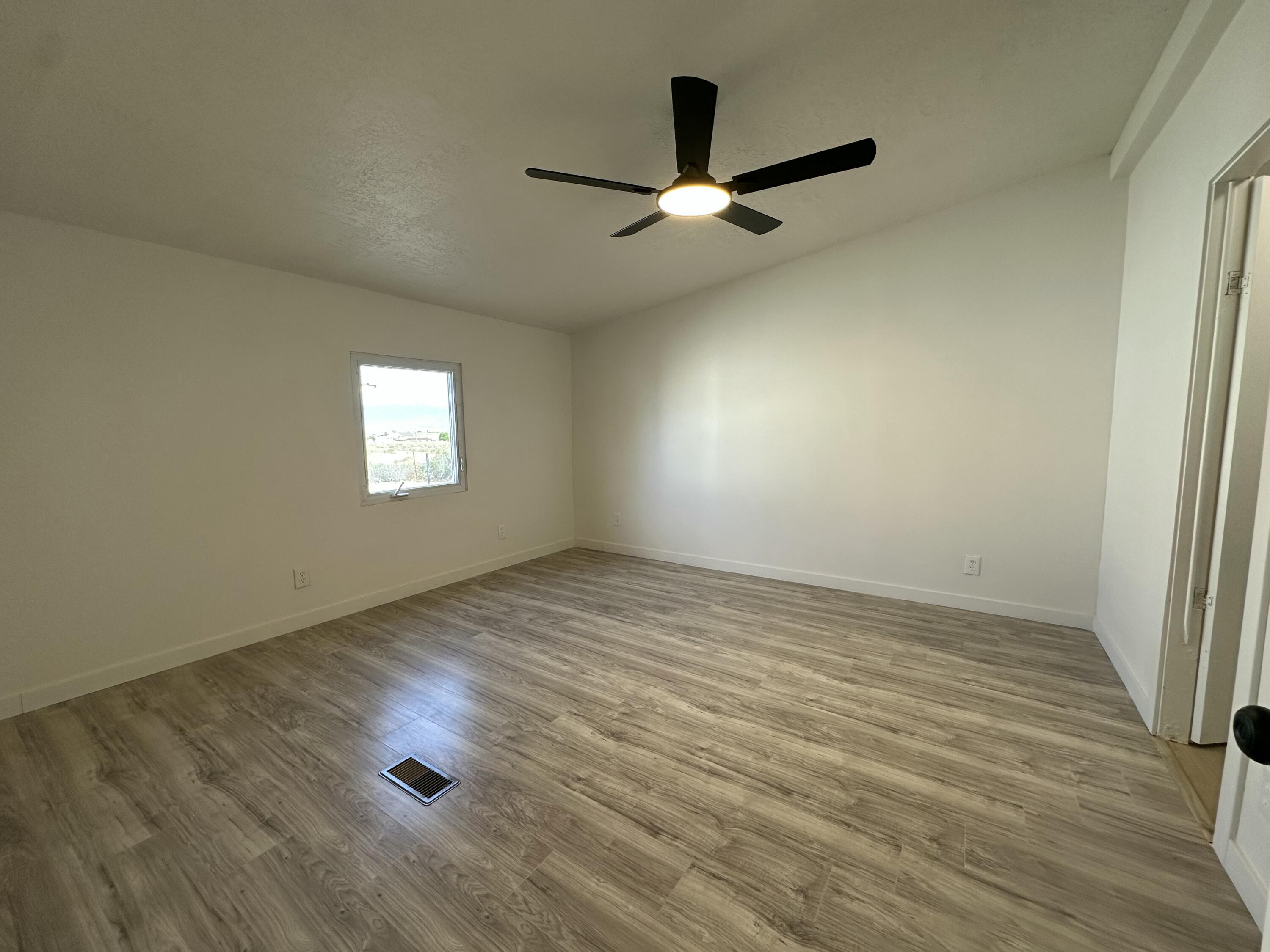 Photo 12 — 908 10th Avenue NE