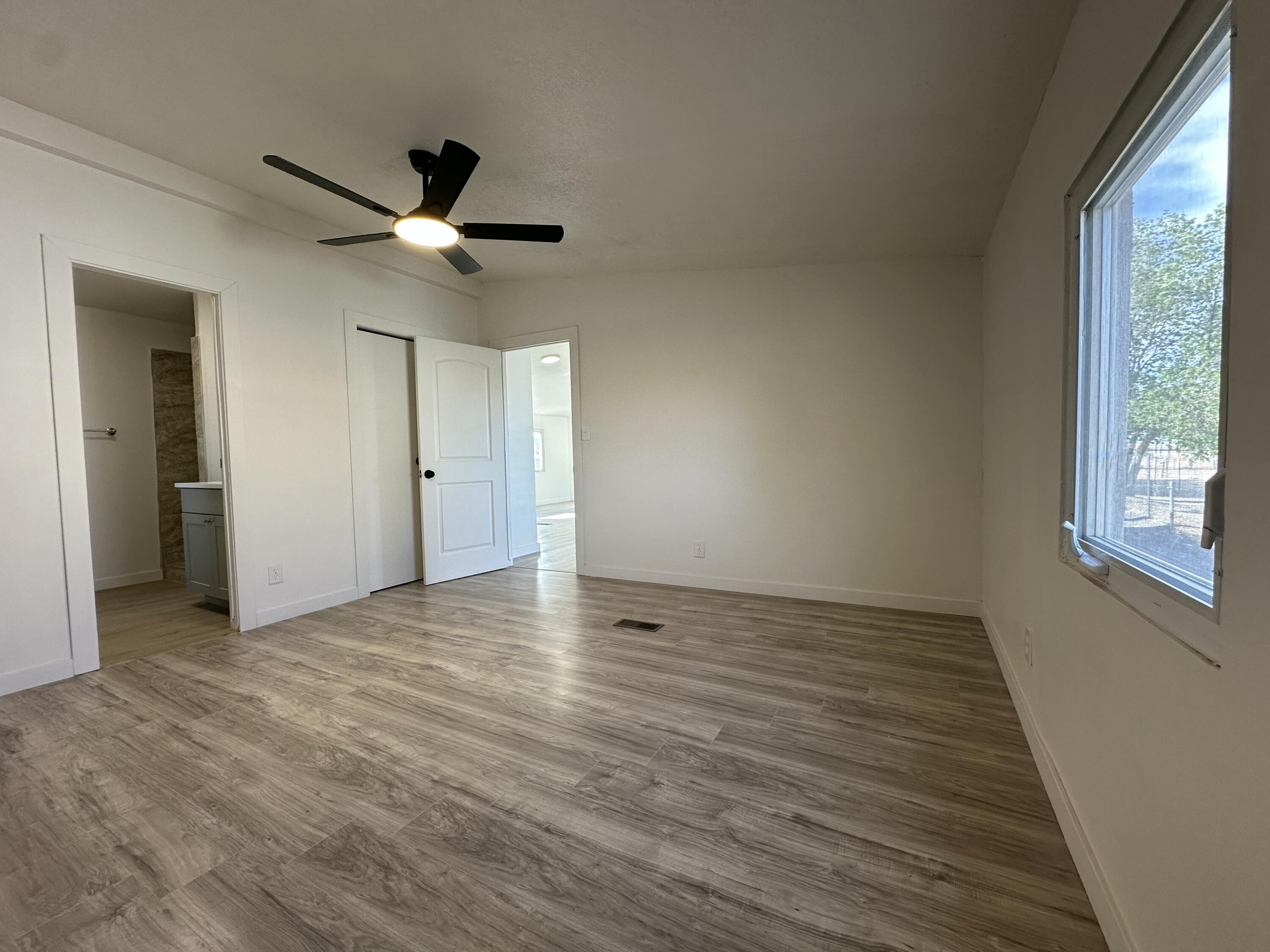 Photo 11 — 908 10th Avenue NE