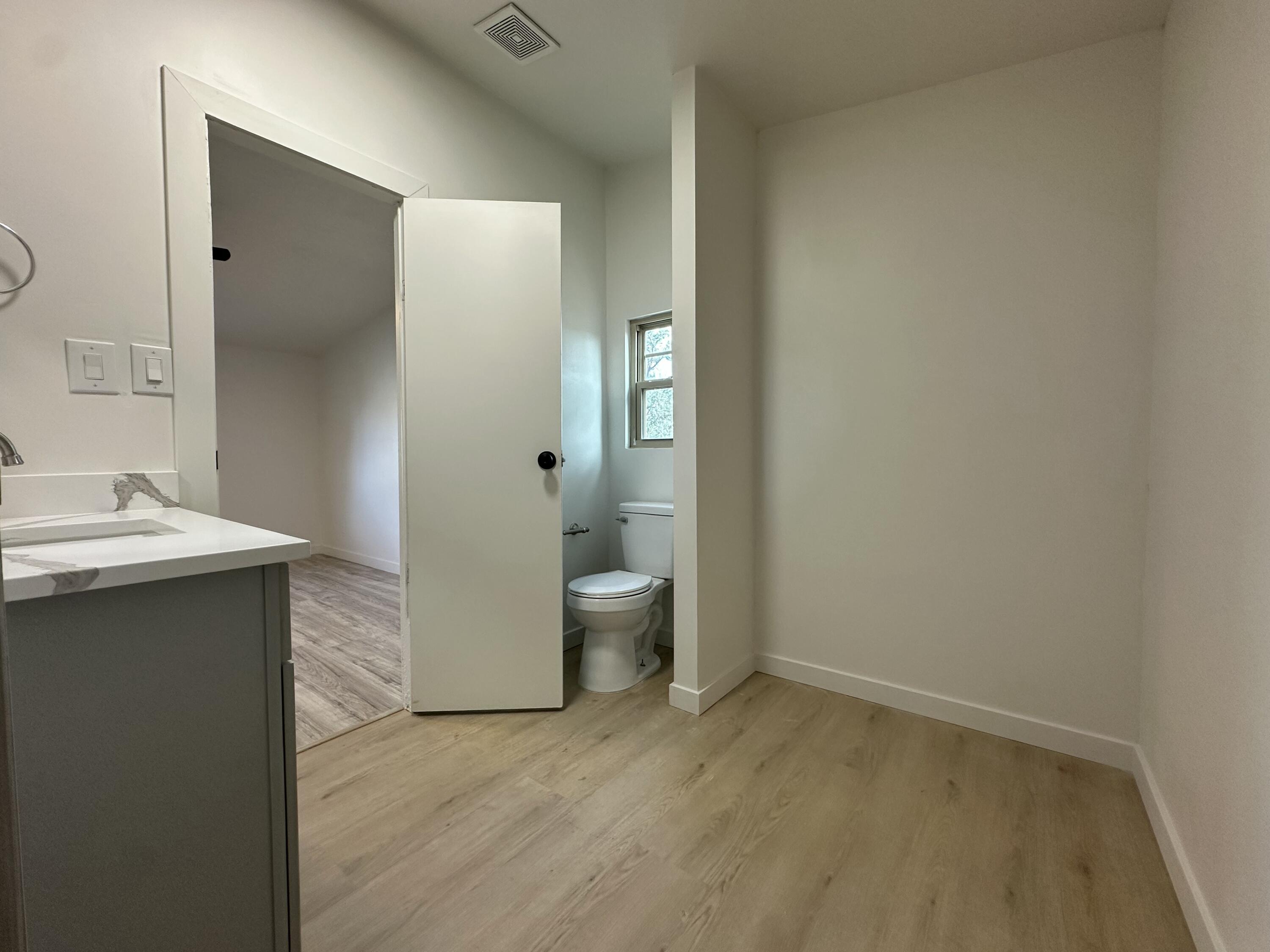 Photo 8 — 908 10th Avenue NE