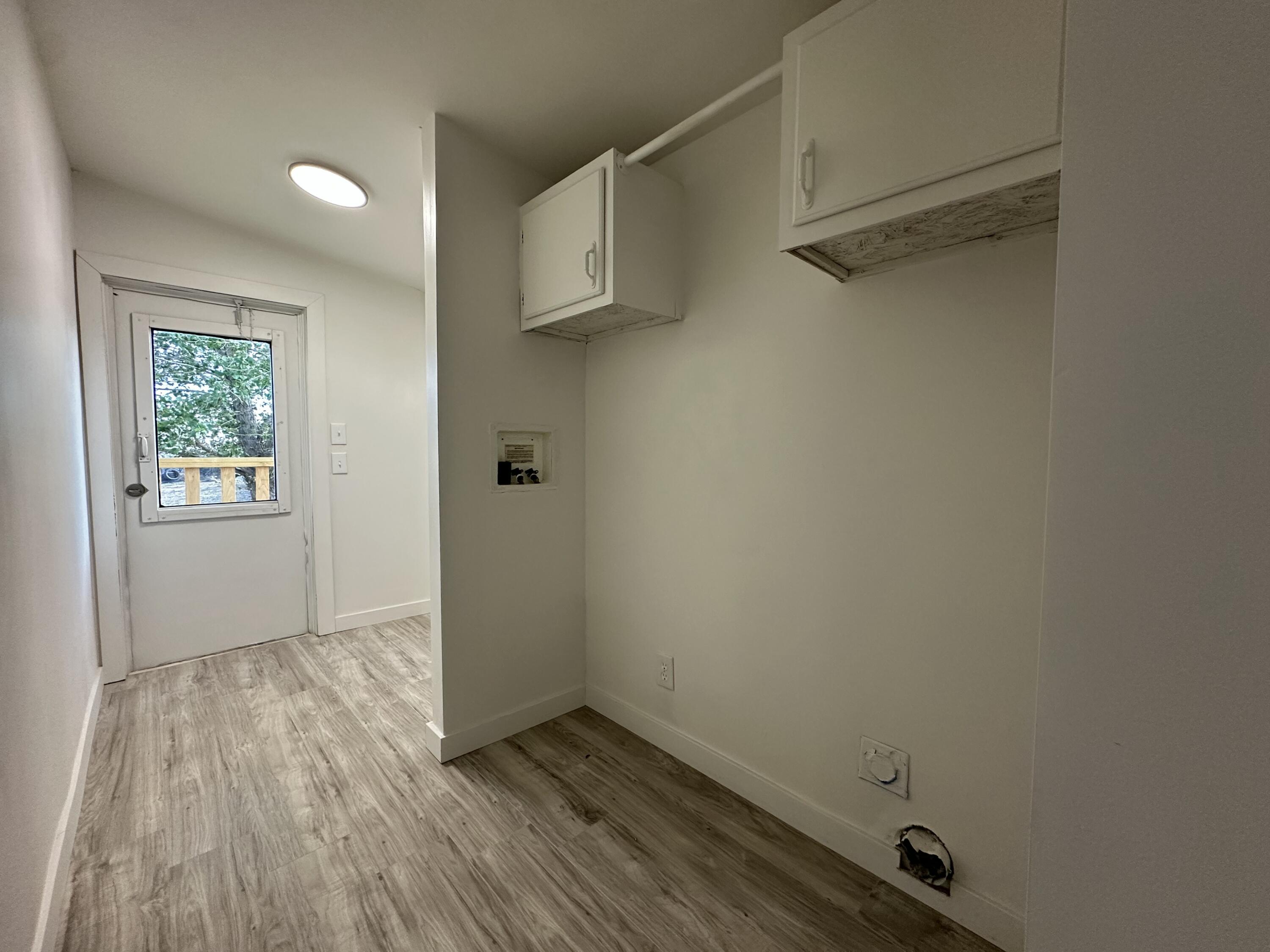 Photo 7 — 908 10th Avenue NE