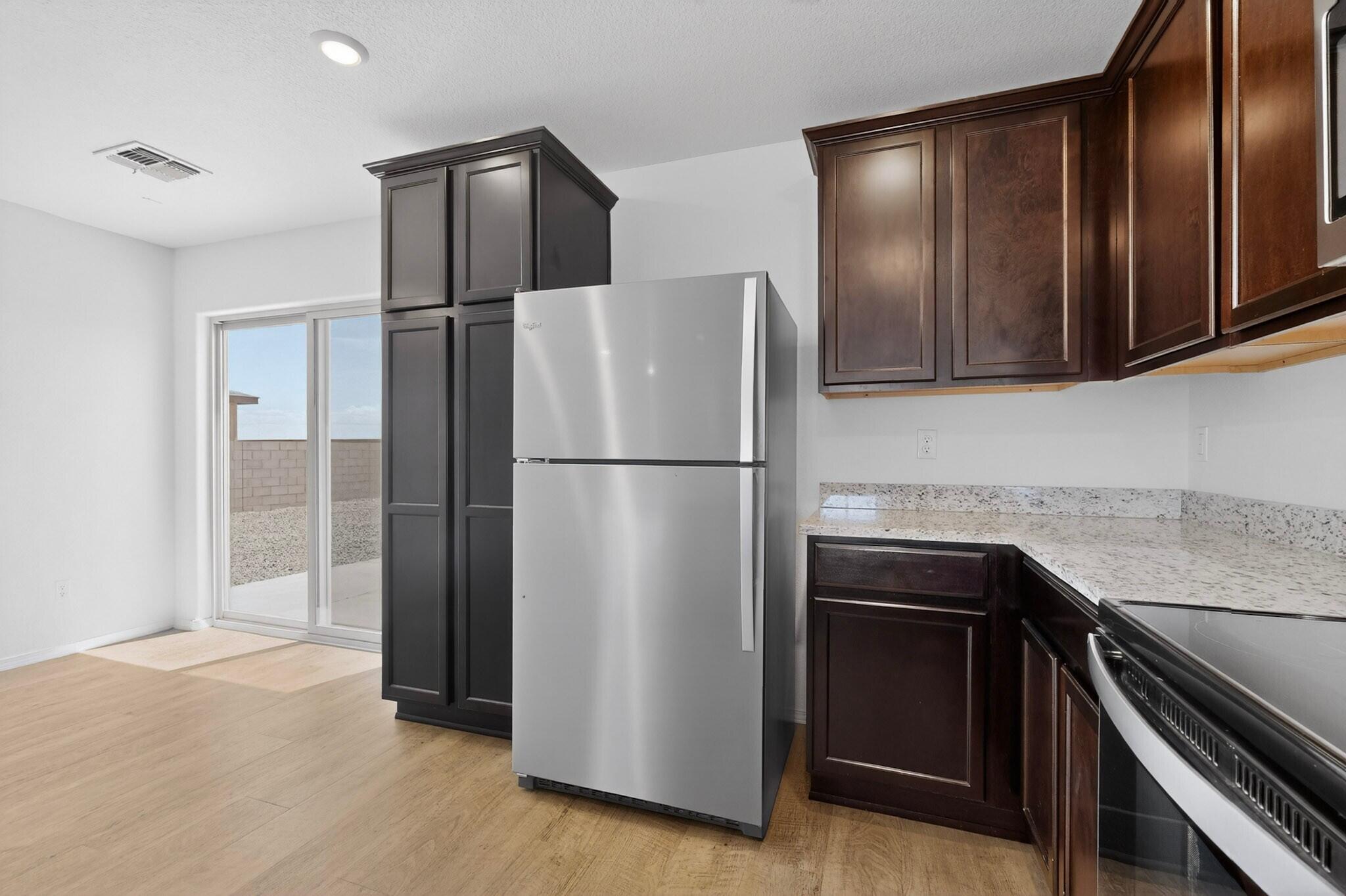 Photo 3 — 2501 Desi Loop